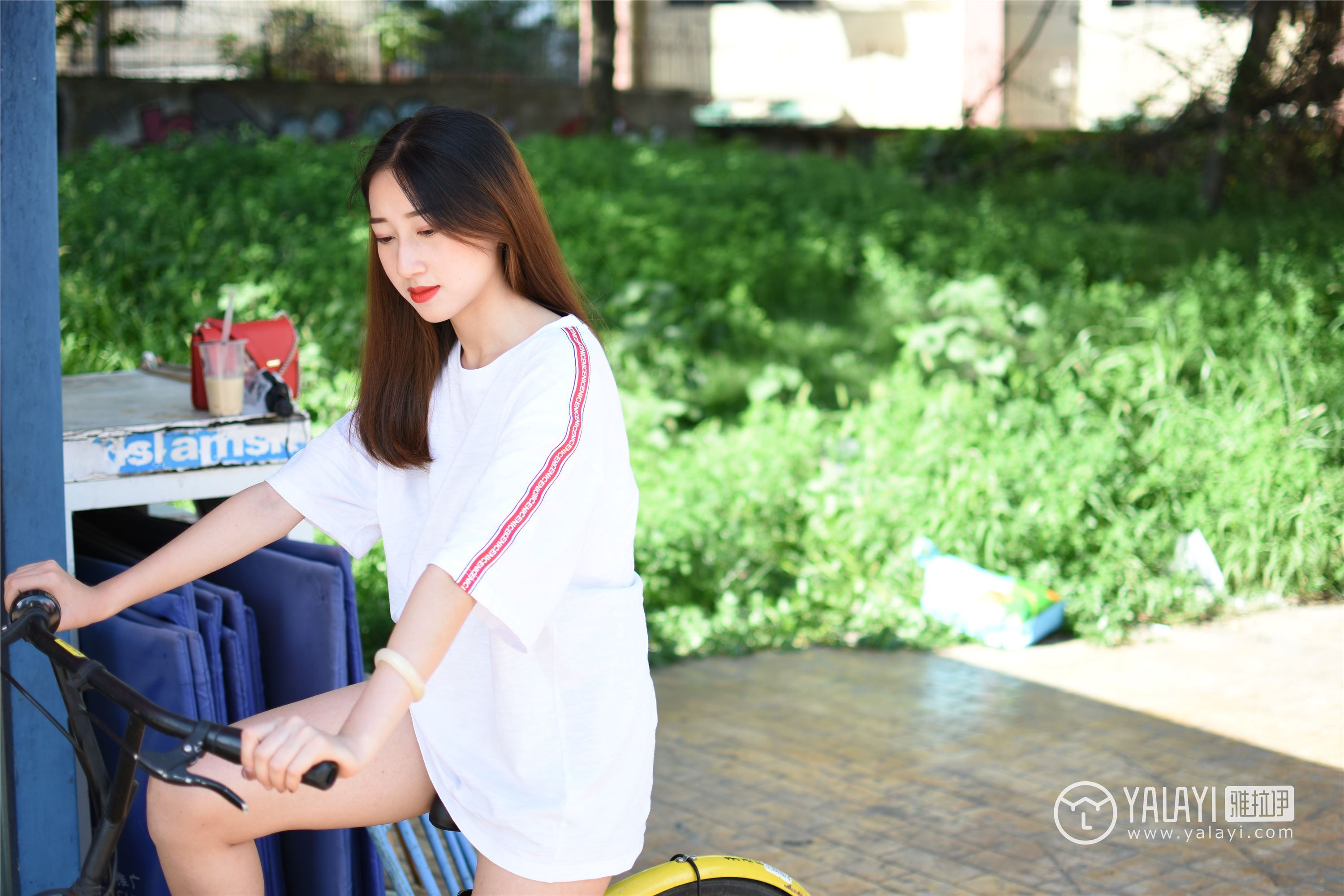 [YALAYI雅拉伊]2018.10.25 No.013 阳光下的裸腿单车 木晓雨