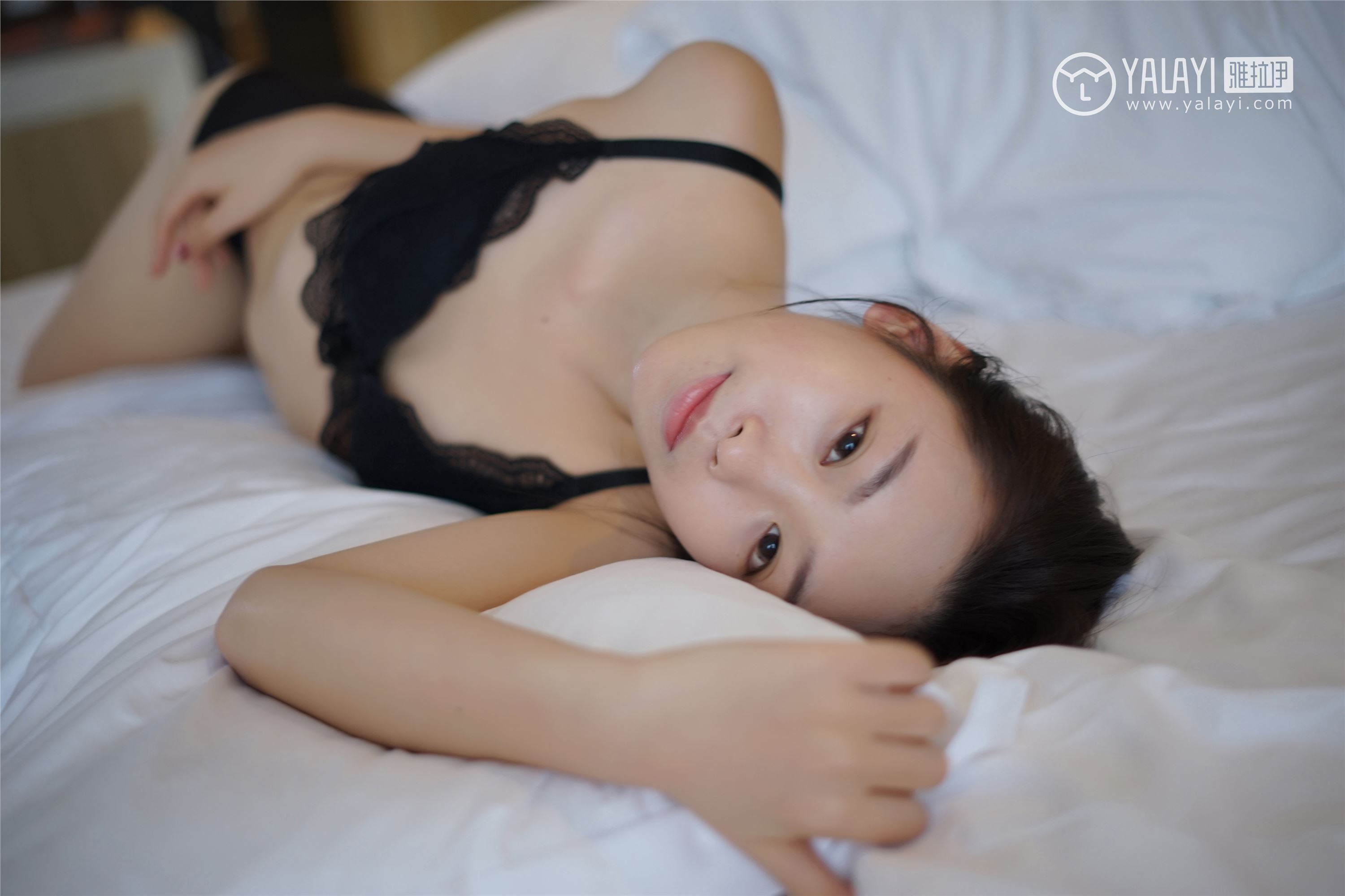 [YALAYI雅拉伊]2018.12.21 No.018 水嫩红颜 严冰冰