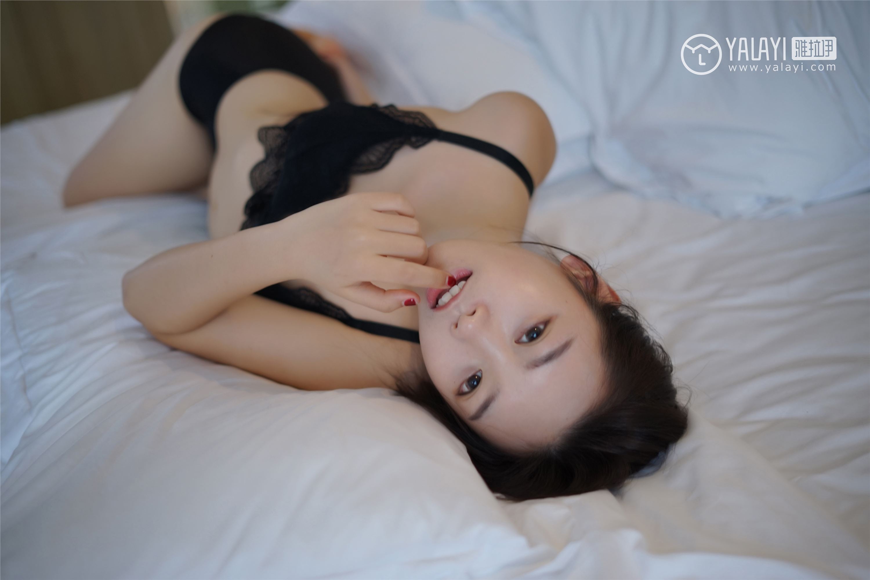 [YALAYI雅拉伊]2018.12.21 No.018 水嫩红颜 严冰冰