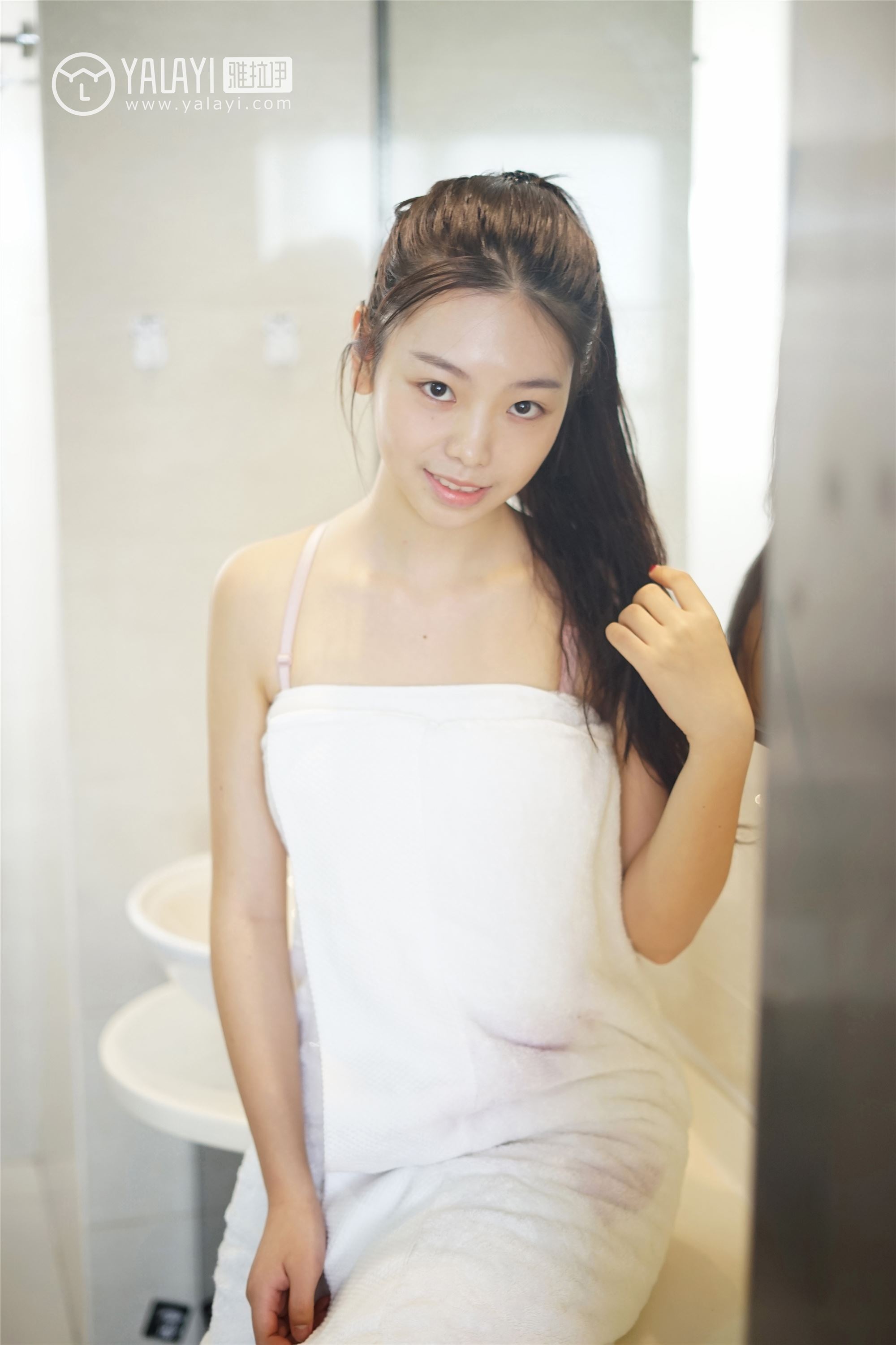 [YALAYI雅拉伊] 2018.12.11 No.022 私房物语 严冰冰