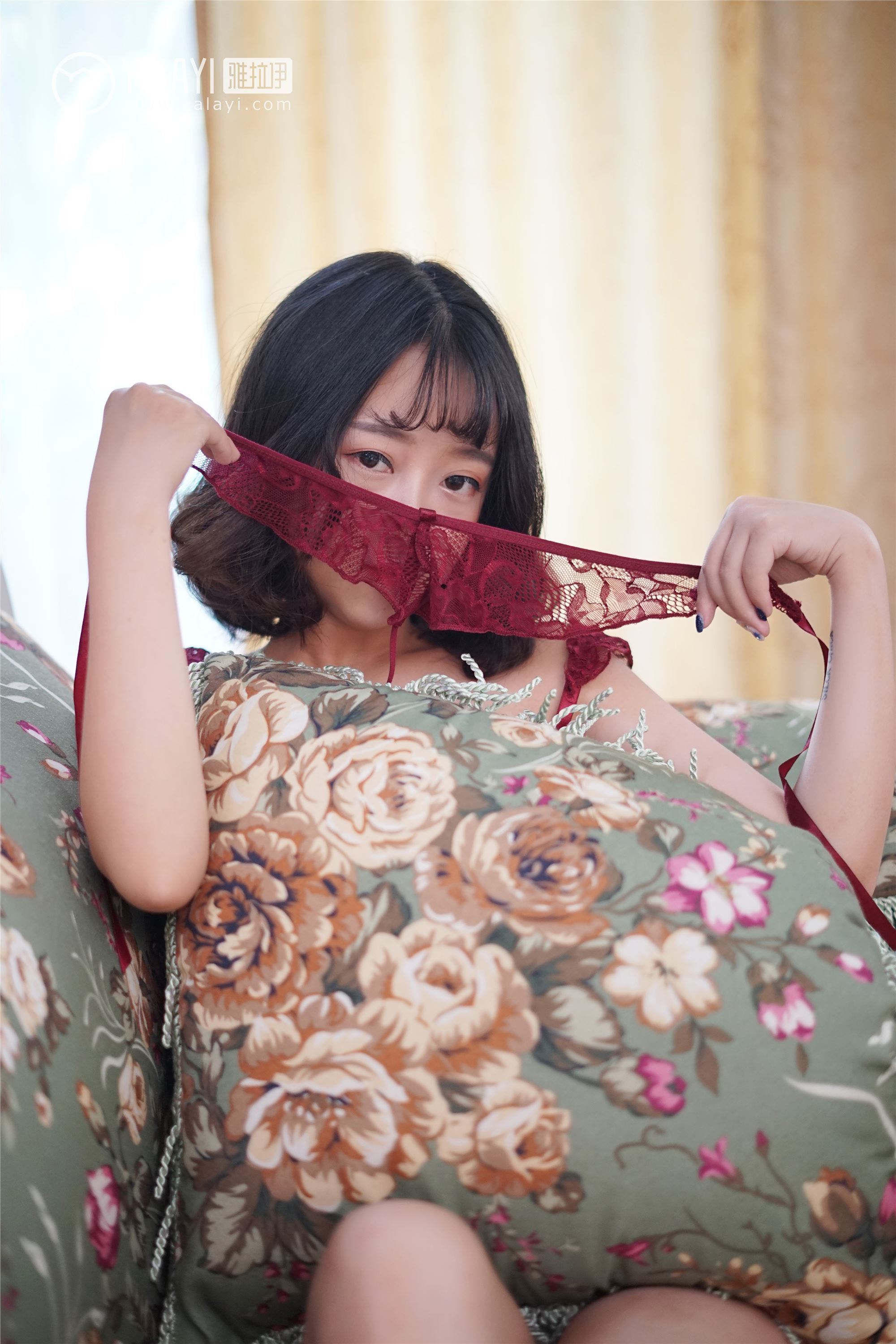 [YALAYI雅拉伊] 2018.12.28 No.025 醉在红酒杯里 王小淼