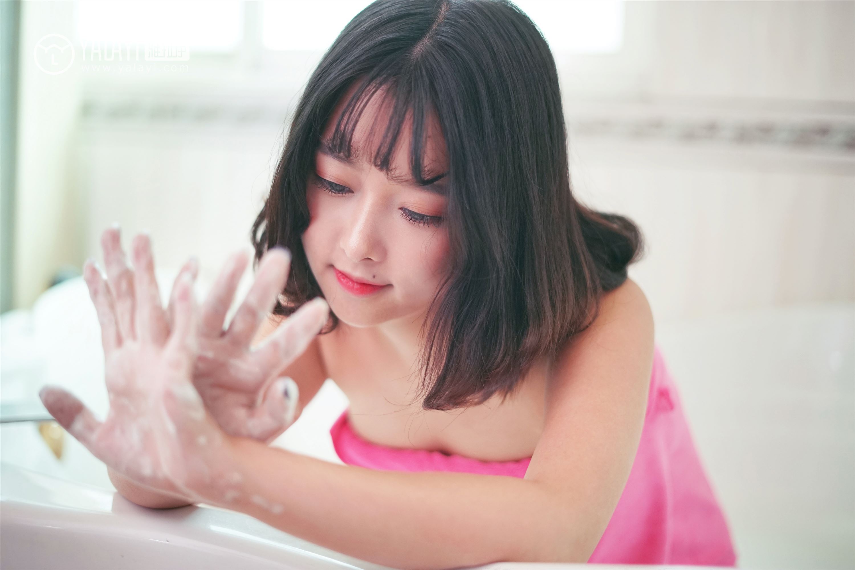 [YALAYI雅拉伊] 2018.12.28 No.025 醉在红酒杯里 王小淼