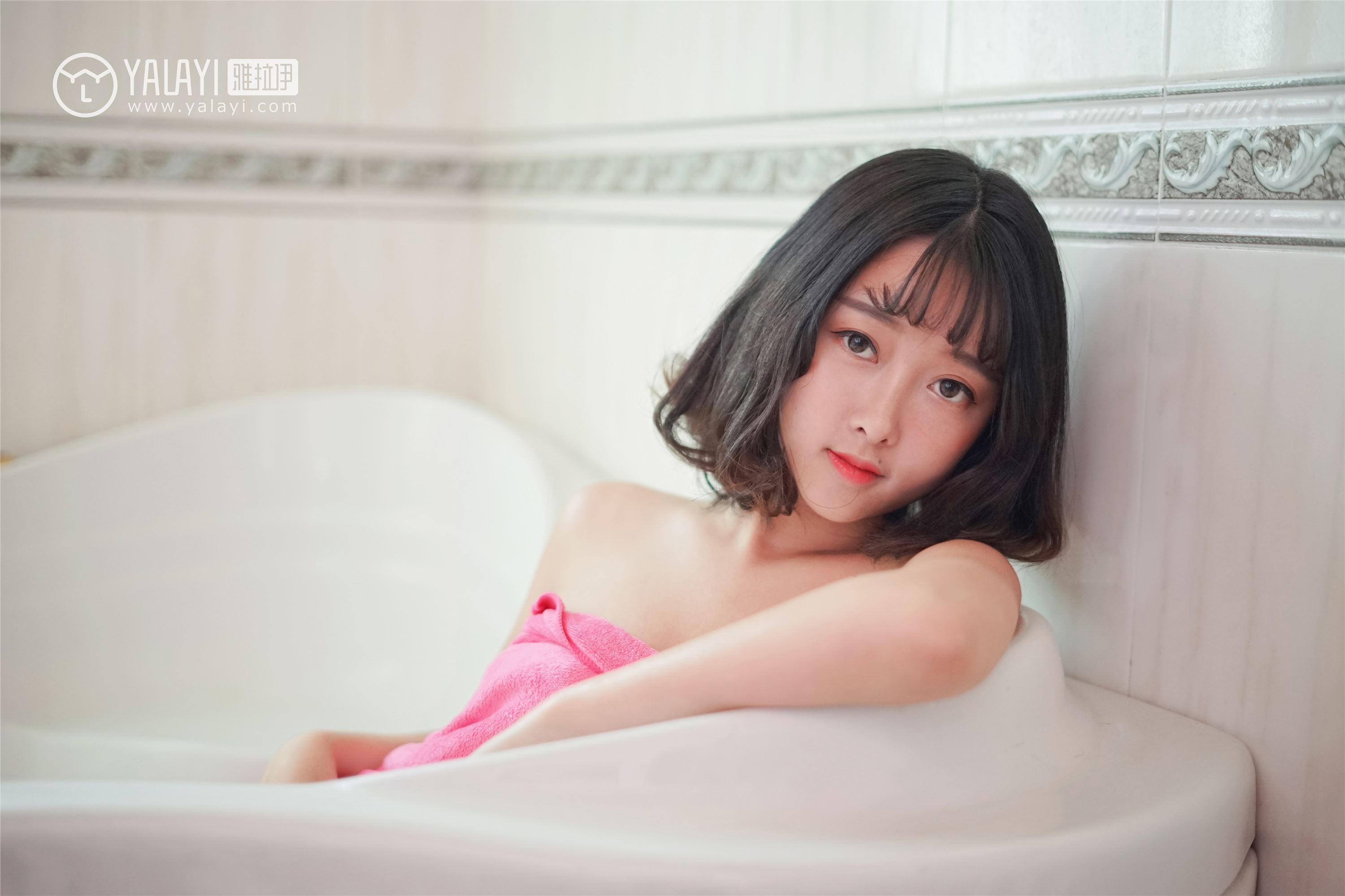 [YALAYI雅拉伊] 2018.12.28 No.025 醉在红酒杯里 王小淼