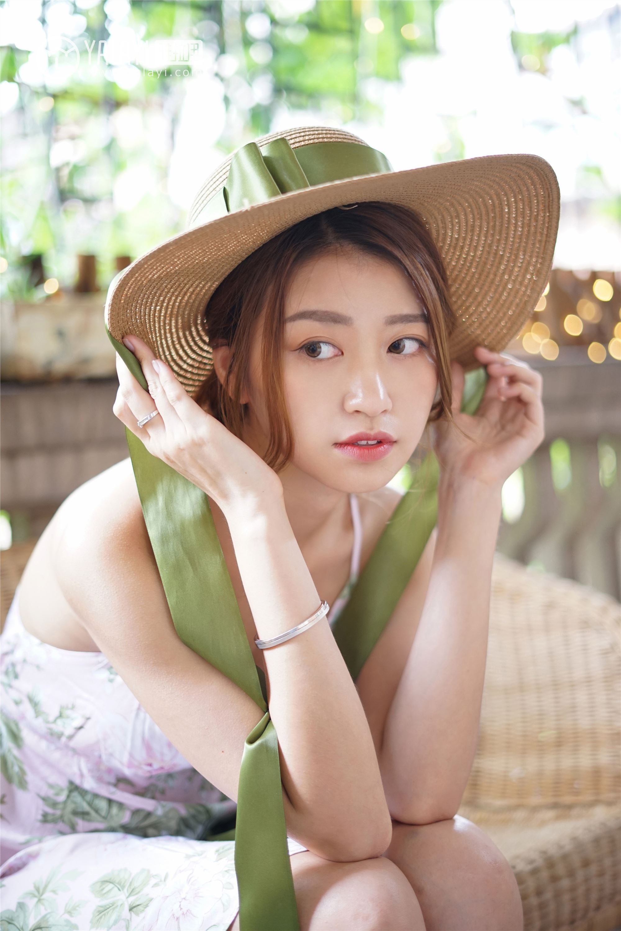 [YALAYI雅拉伊]2018.12.30 No.035 下雨天你在思念谁 饰媛