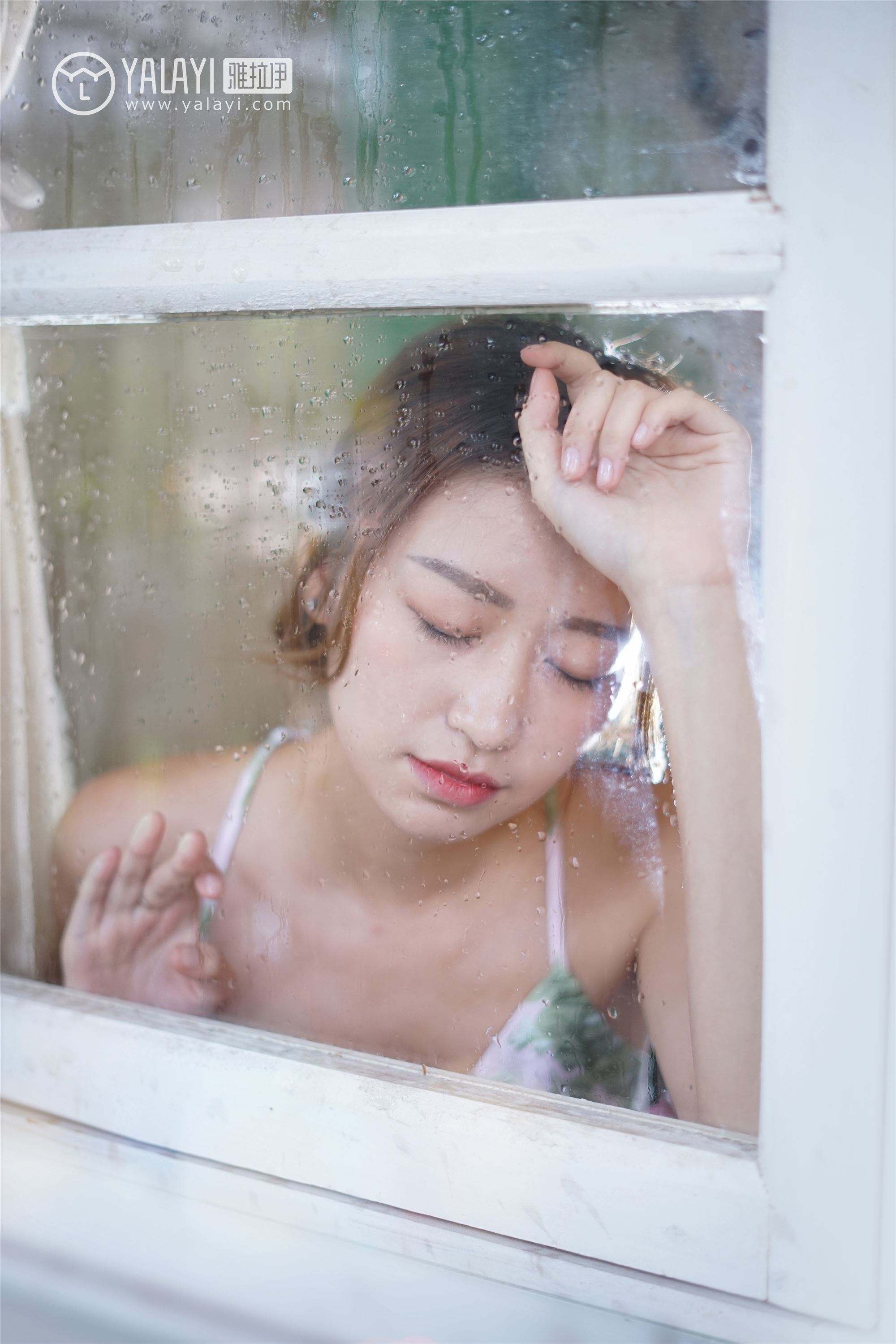 [YALAYI雅拉伊]2018.12.30 No.035 下雨天你在思念谁 饰媛