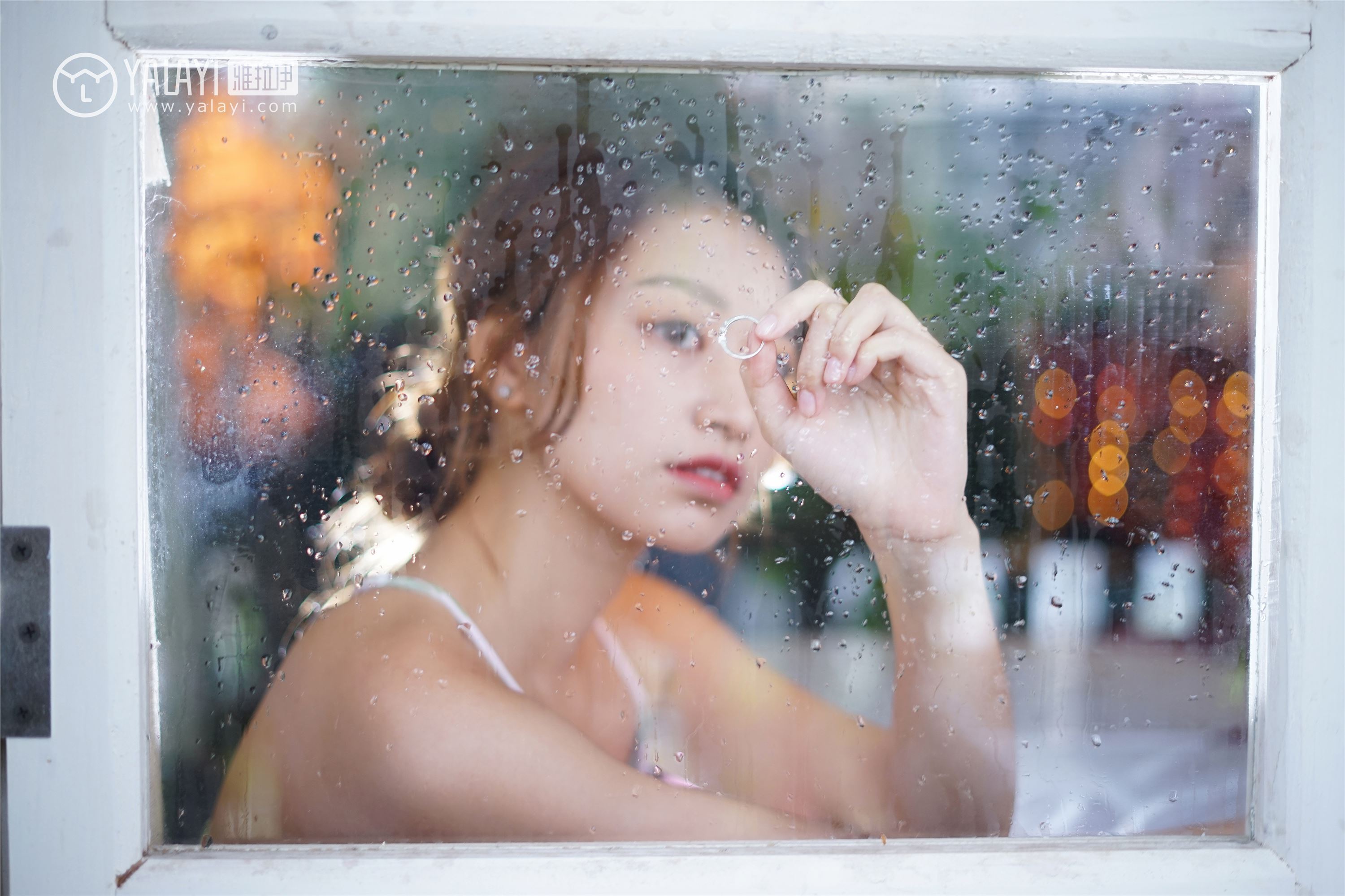 [YALAYI雅拉伊]2018.12.30 No.035 下雨天你在思念谁 饰媛