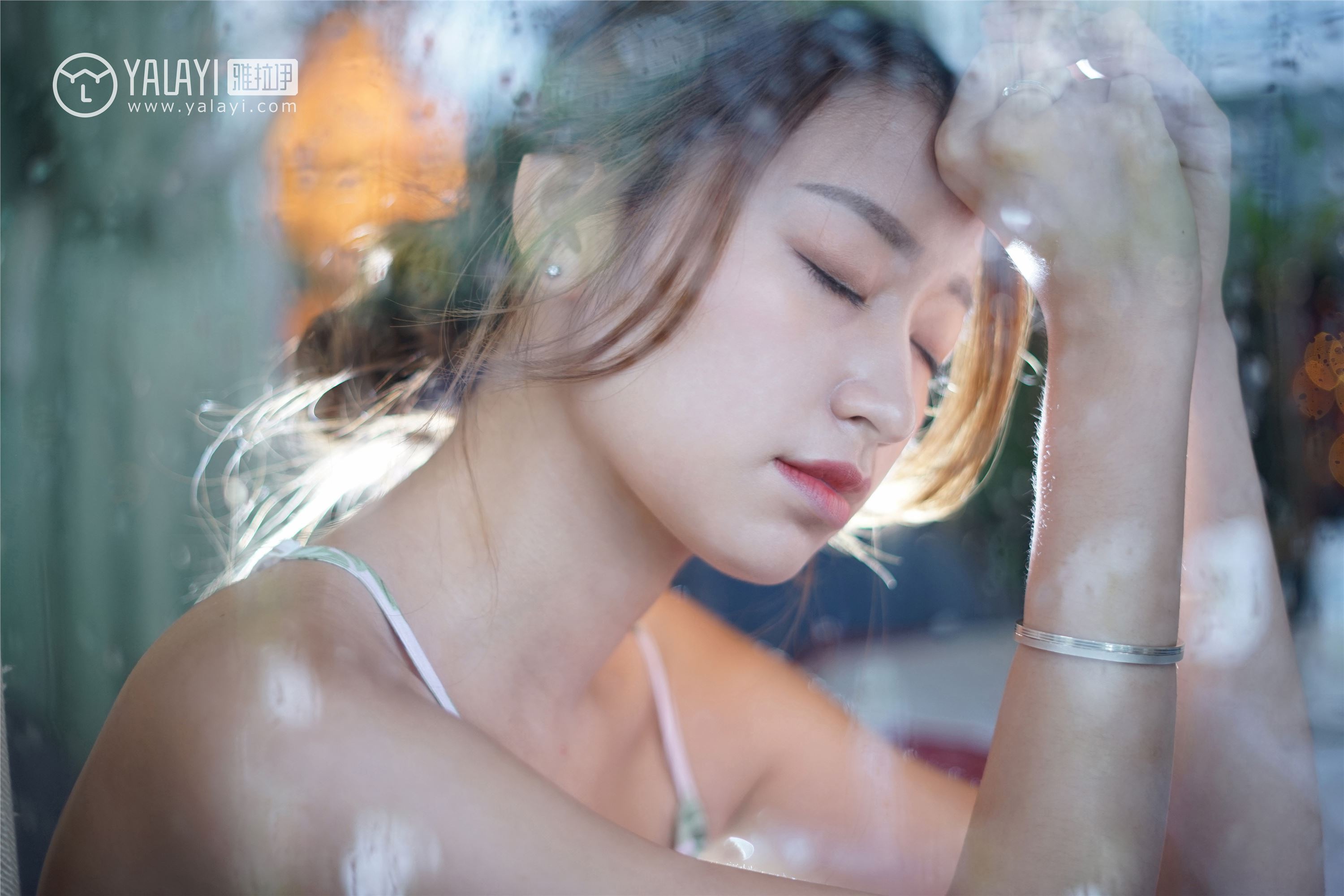 [YALAYI雅拉伊]2018.12.30 No.035 下雨天你在思念谁 饰媛