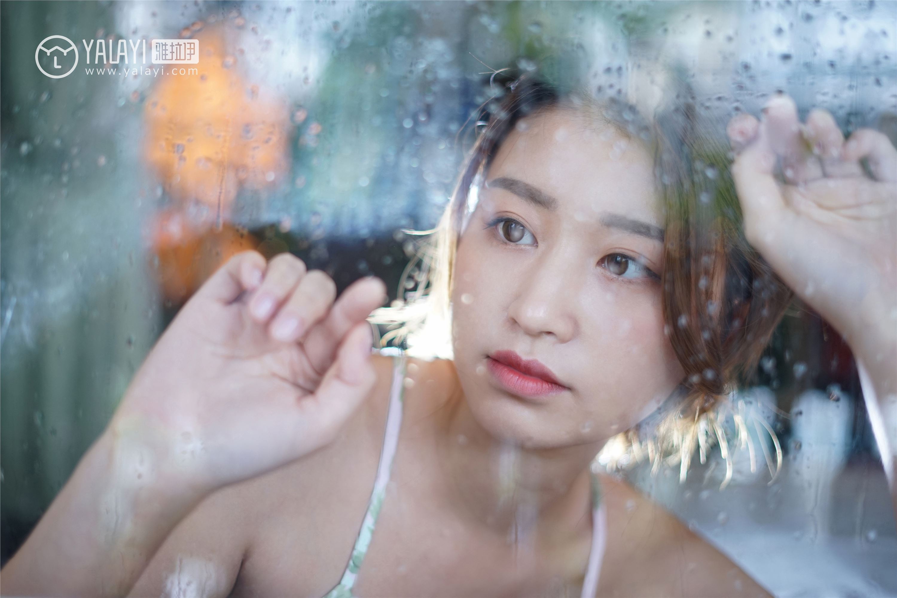 [YALAYI雅拉伊]2018.12.30 No.035 下雨天你在思念谁 饰媛