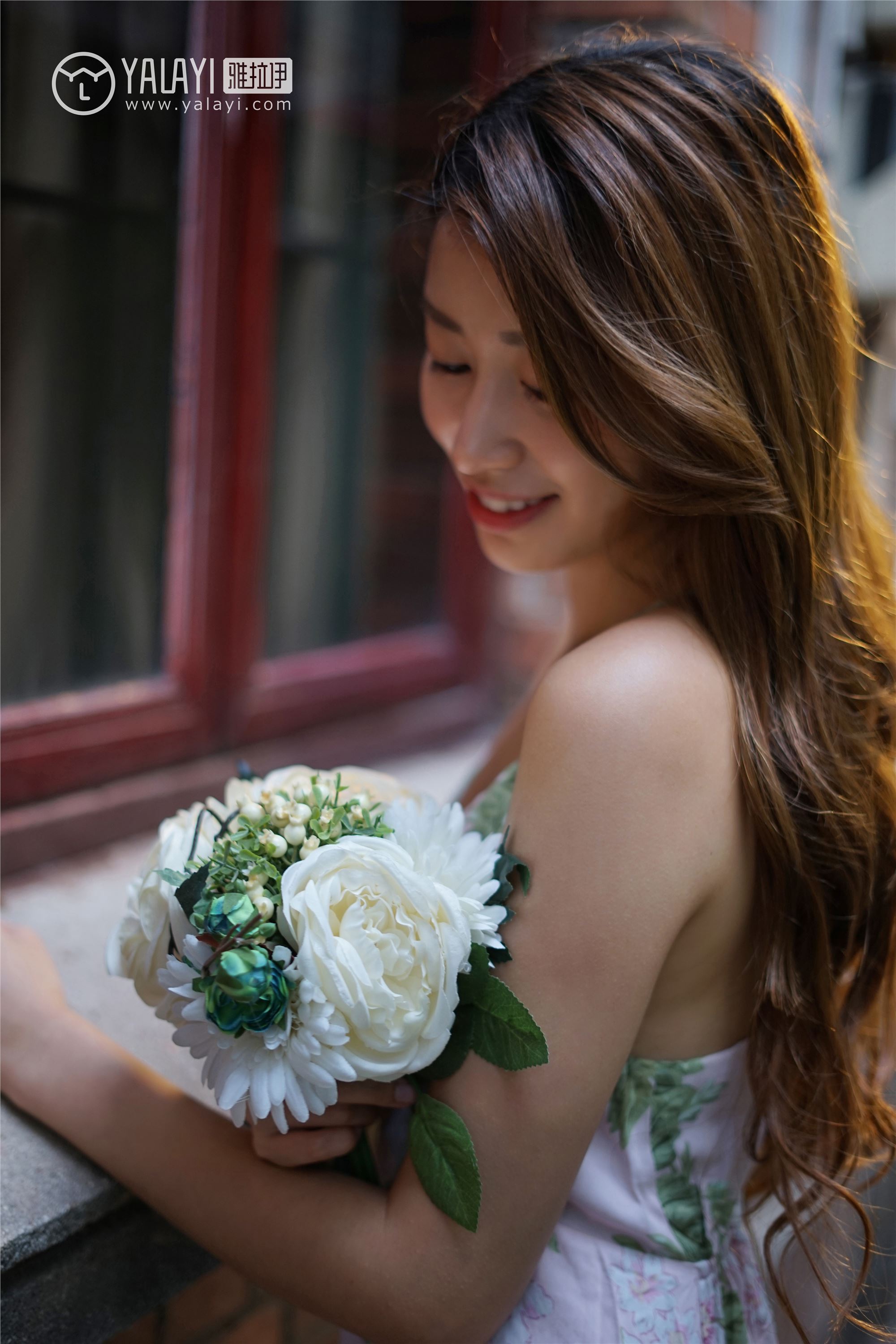 [YALAYI雅拉伊]2018.12.30 No.035 下雨天你在思念谁 饰媛