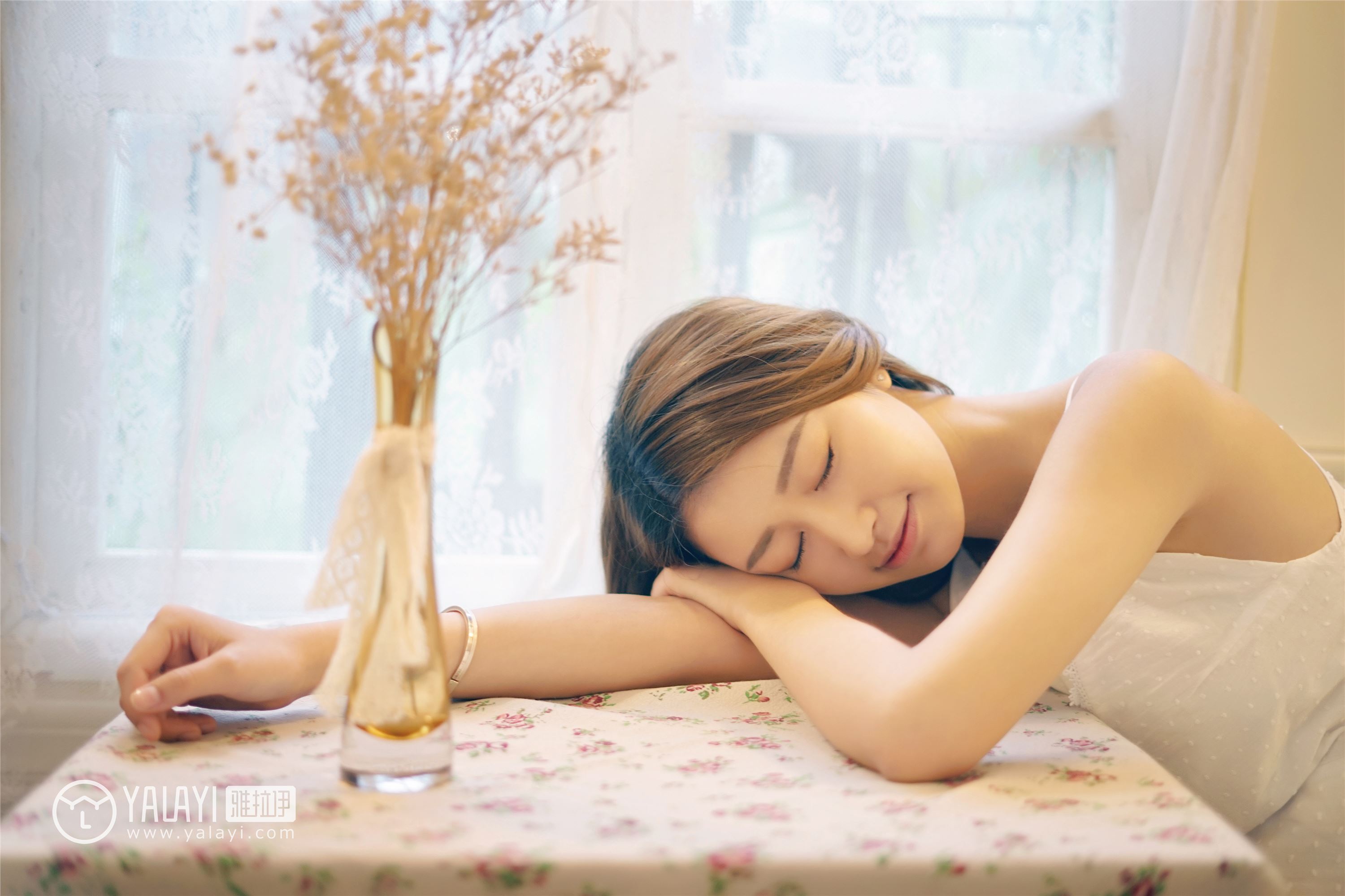 [YALAYI雅拉伊]2018.08.01 No.037 午后阳光 饰媛