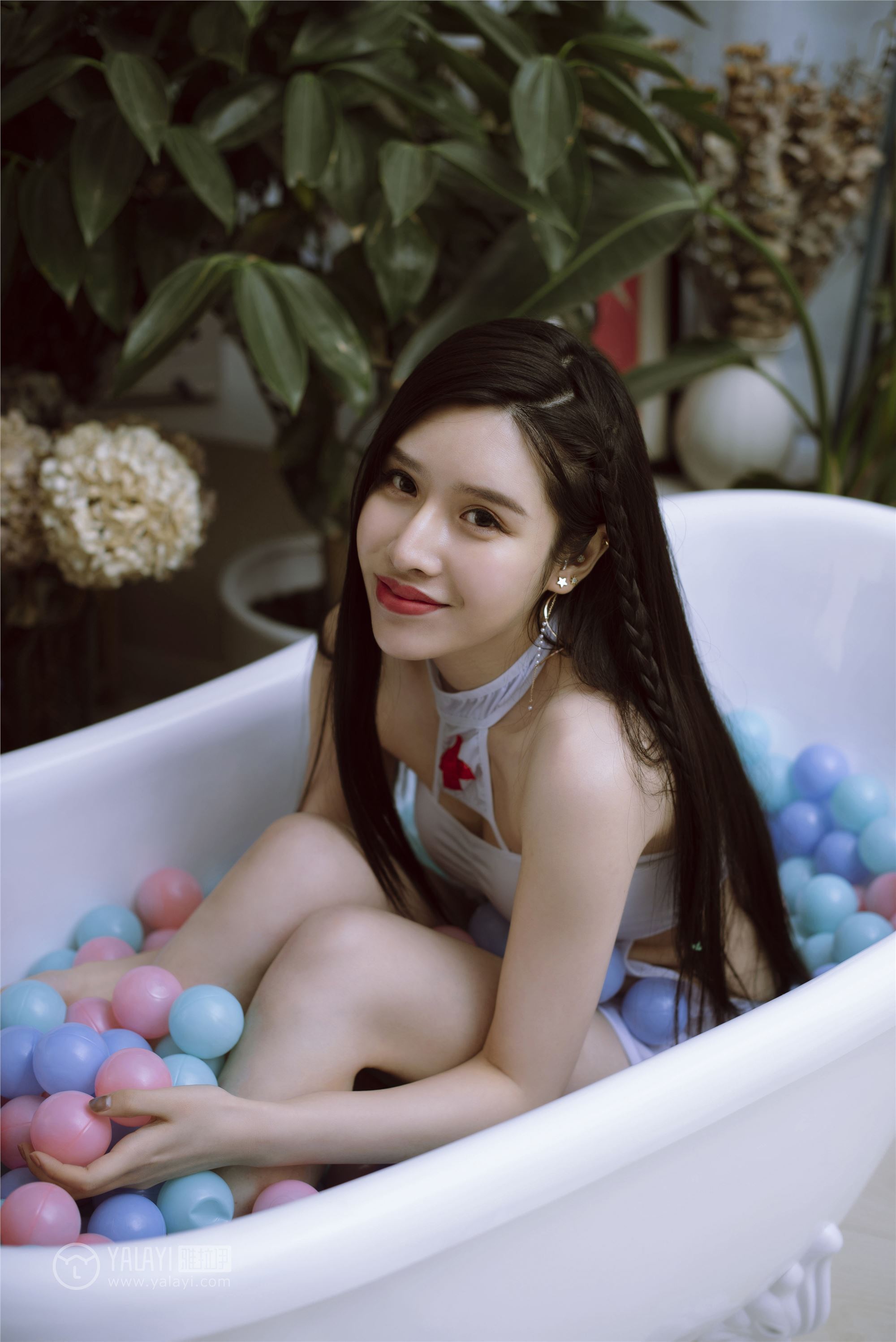 [YALAYI雅拉伊]2018.12.11 No.141 护士姐姐 颖莹