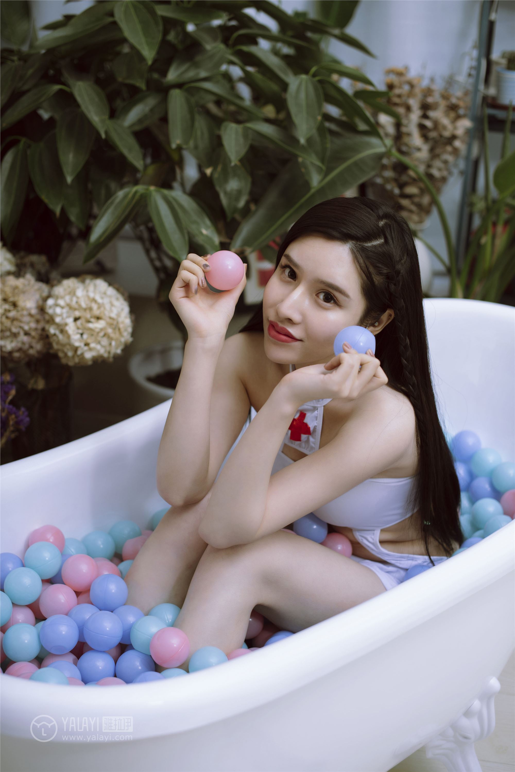 [YALAYI雅拉伊]2018.12.11 No.141 护士姐姐 颖莹