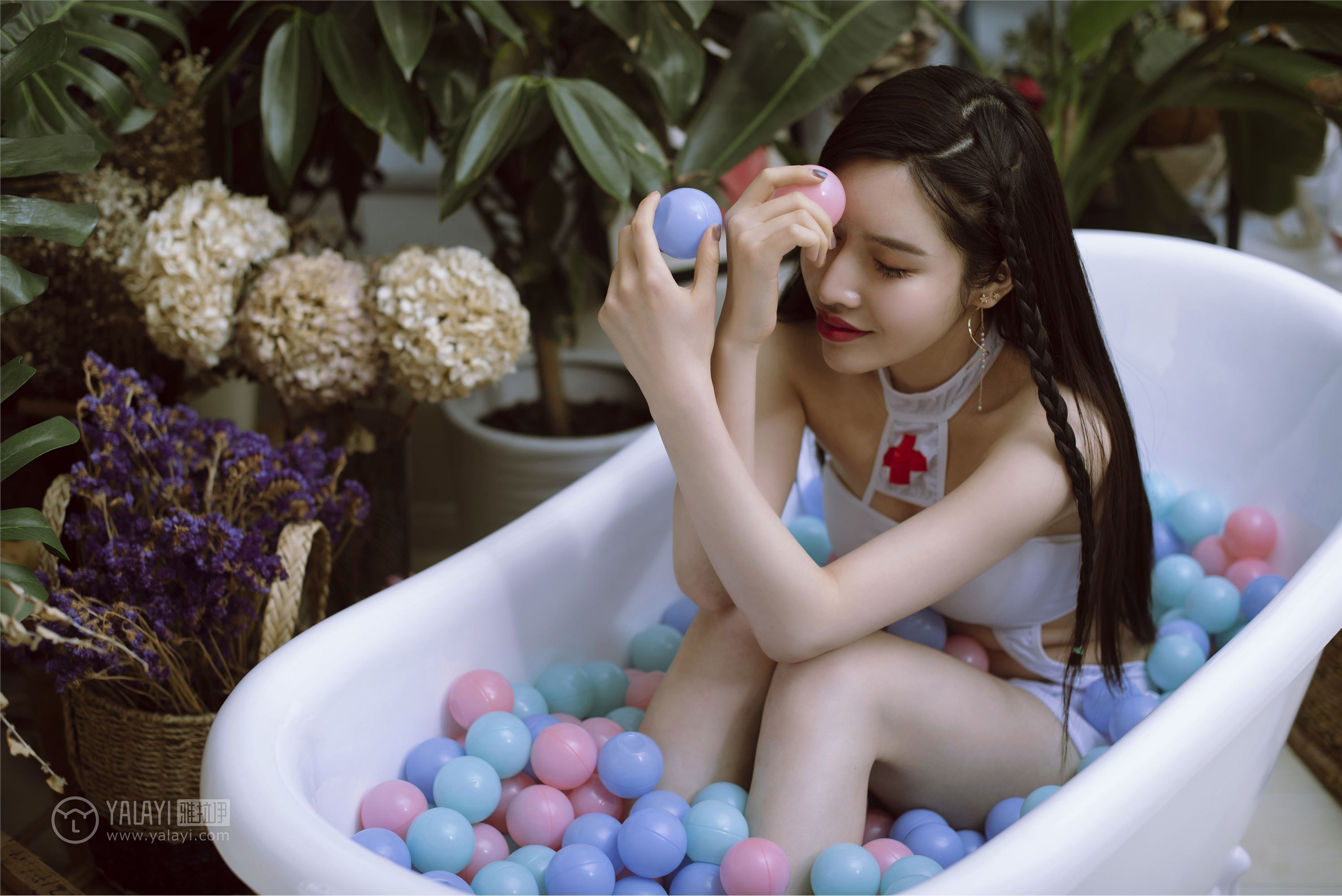 [YALAYI雅拉伊]2018.12.11 No.141 护士姐姐 颖莹