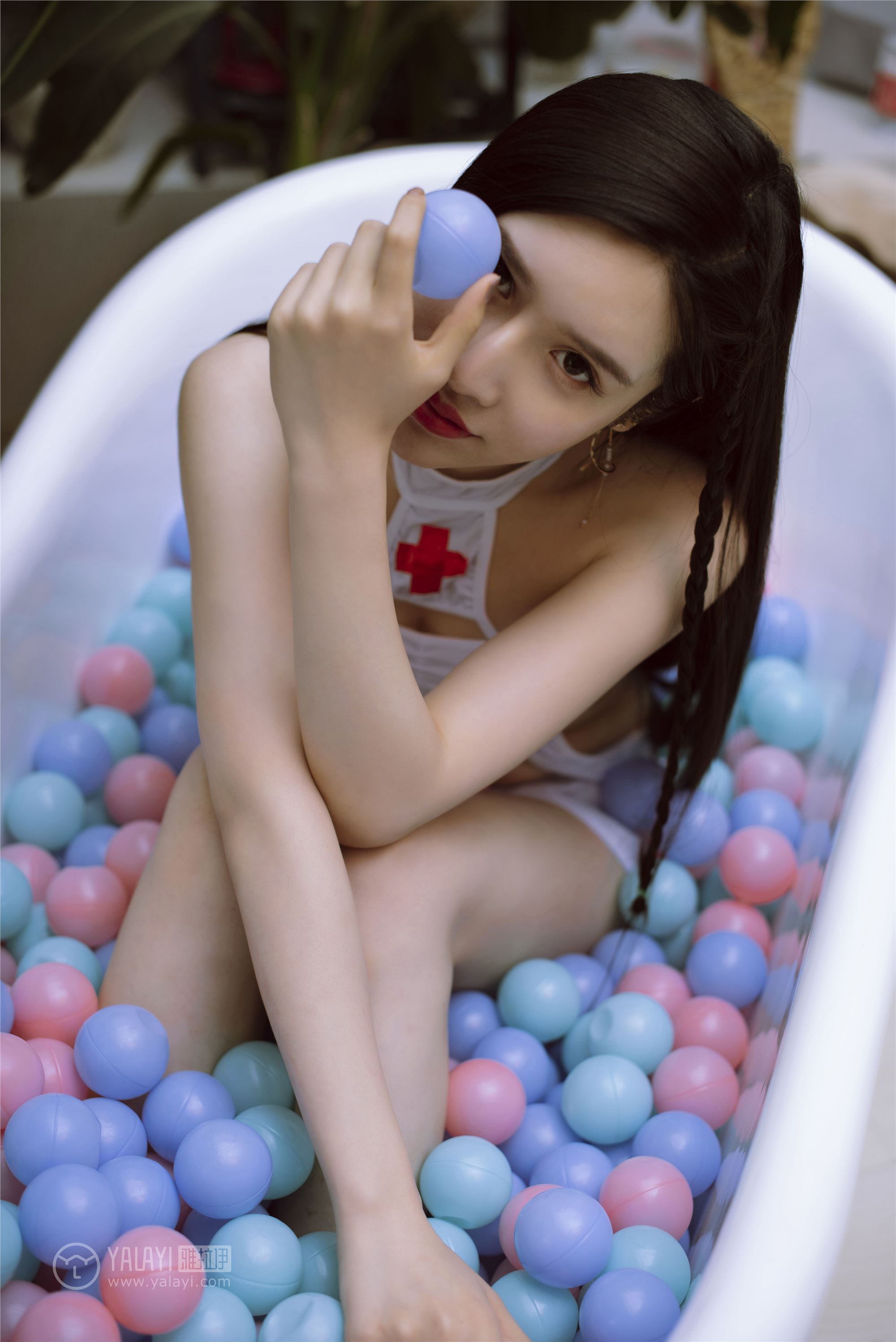 [YALAYI雅拉伊]2018.12.11 No.141 护士姐姐 颖莹