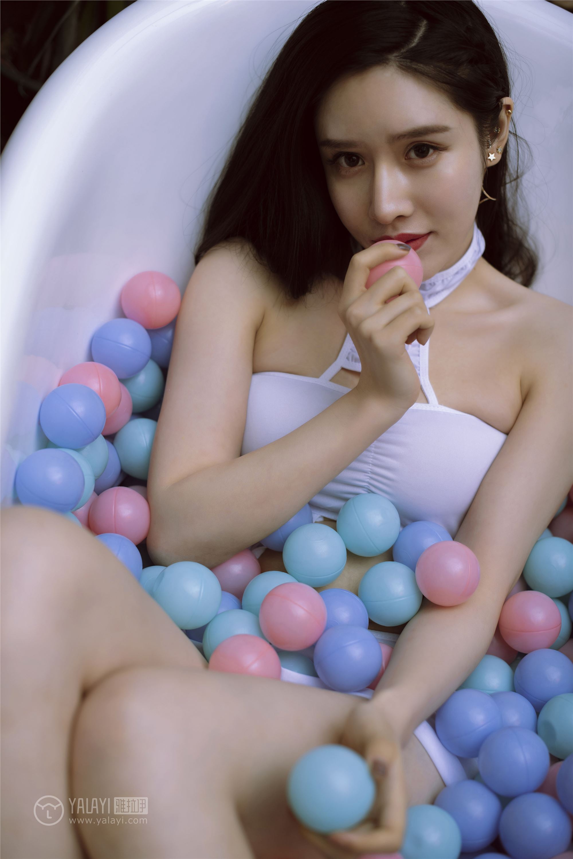 [YALAYI雅拉伊]2018.12.11 No.141 护士姐姐 颖莹