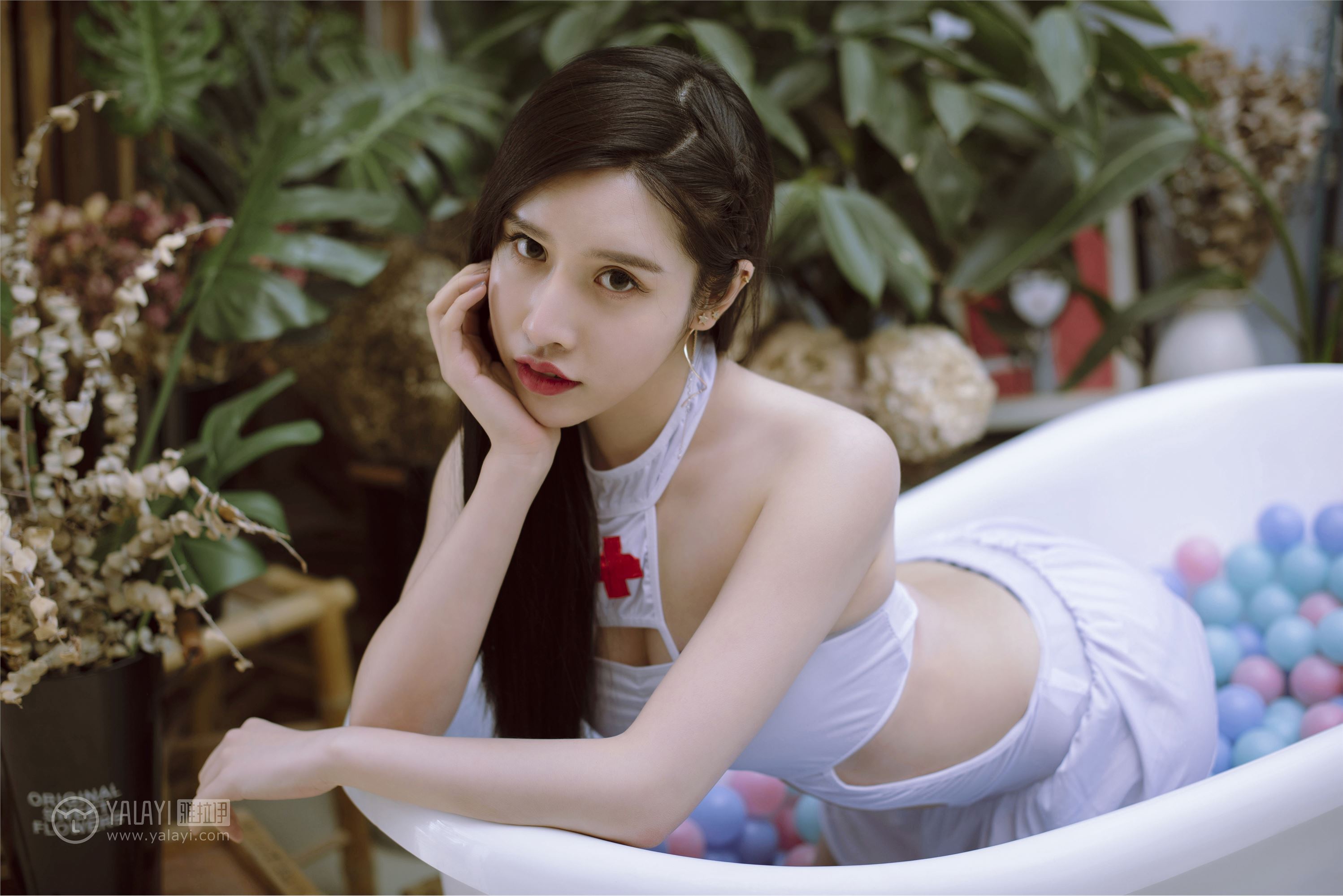 [YALAYI雅拉伊]2018.12.11 No.141 护士姐姐 颖莹