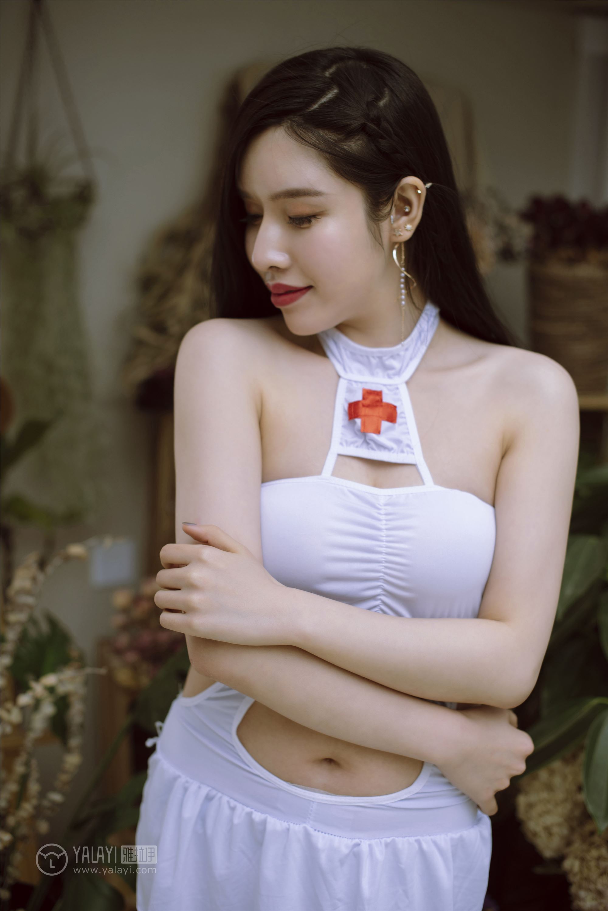 [YALAYI雅拉伊]2018.12.11 No.141 护士姐姐 颖莹