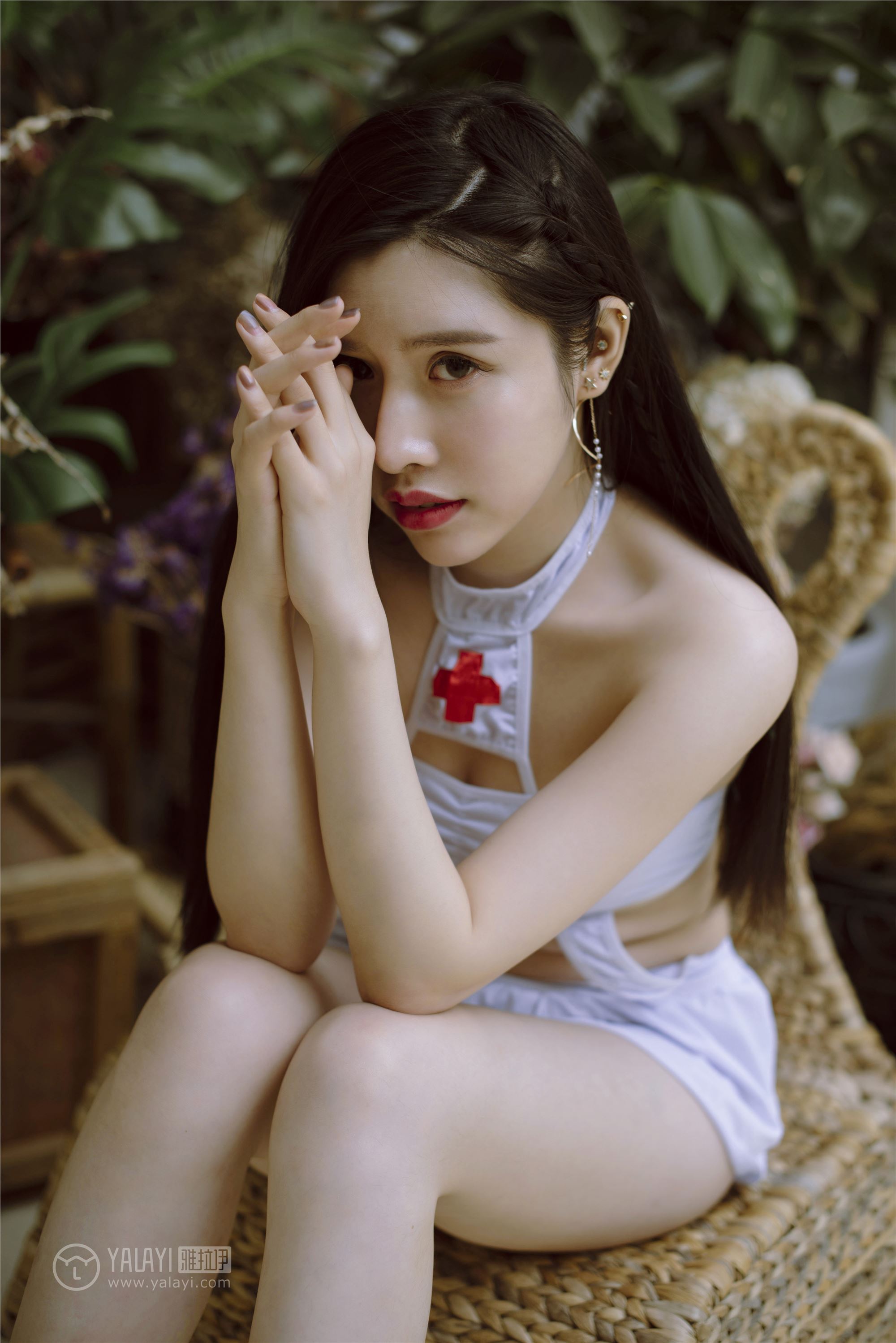 [YALAYI雅拉伊]2018.12.11 No.141 护士姐姐 颖莹