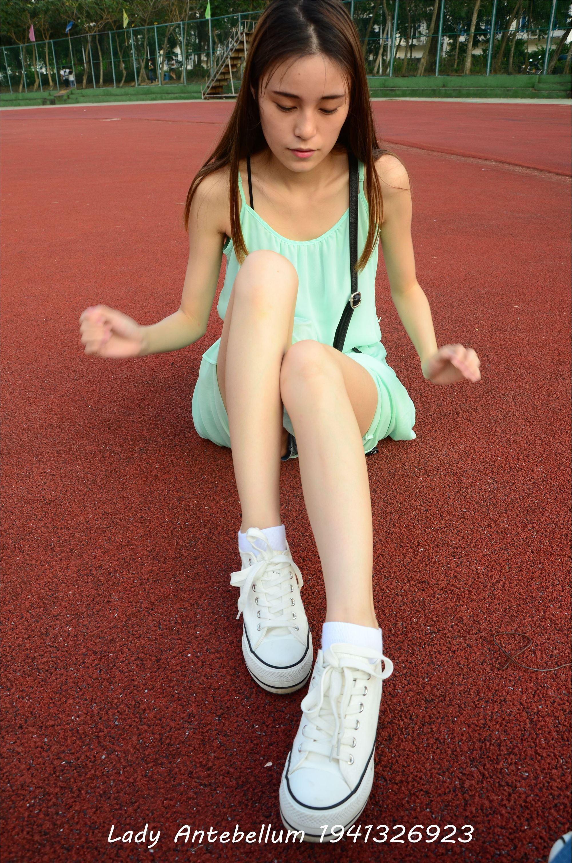 [战前女神] 恋足美腿棉袜女神级摄影套图 001