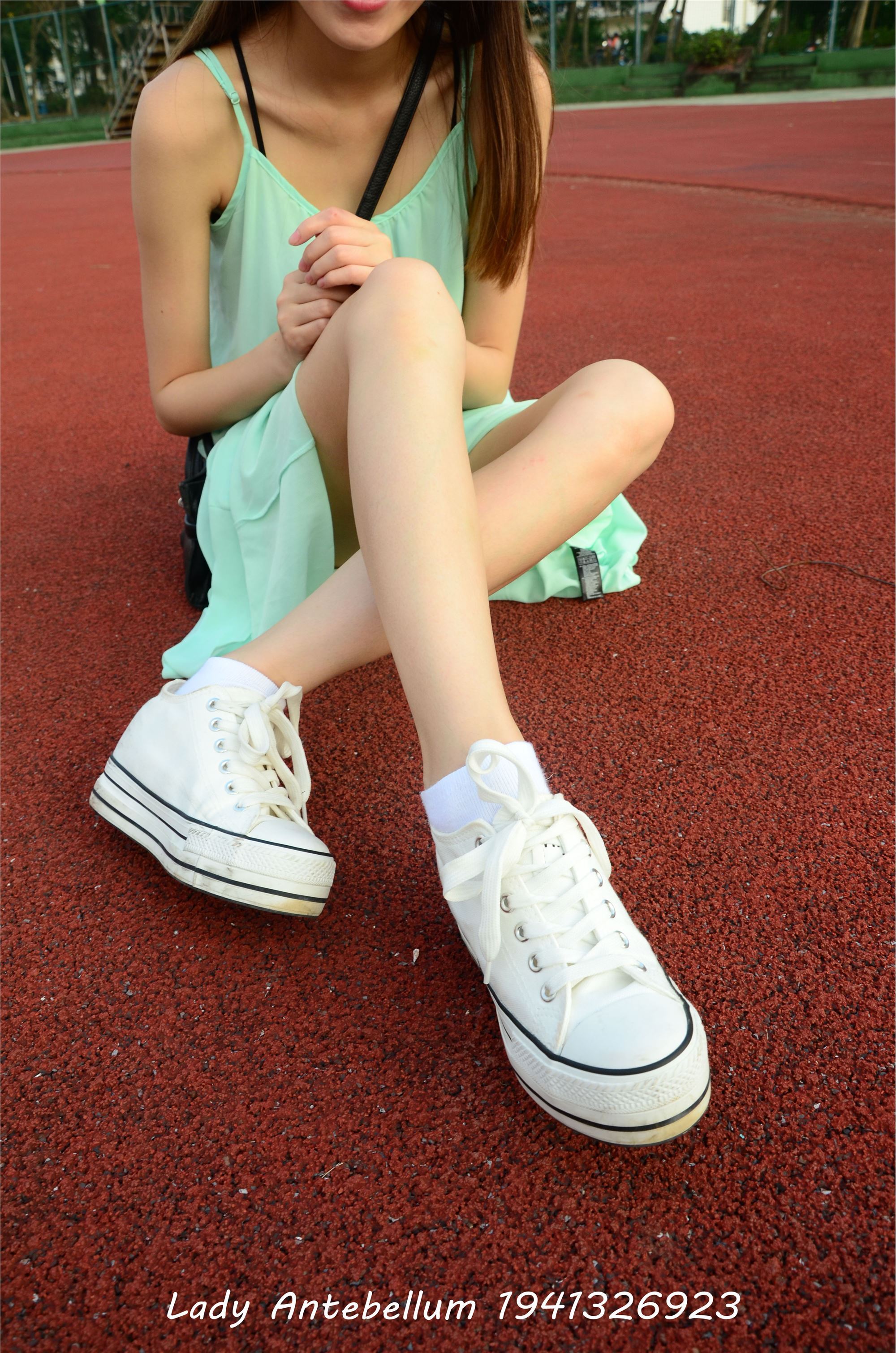 [战前女神] 恋足美腿棉袜女神级摄影套图 001