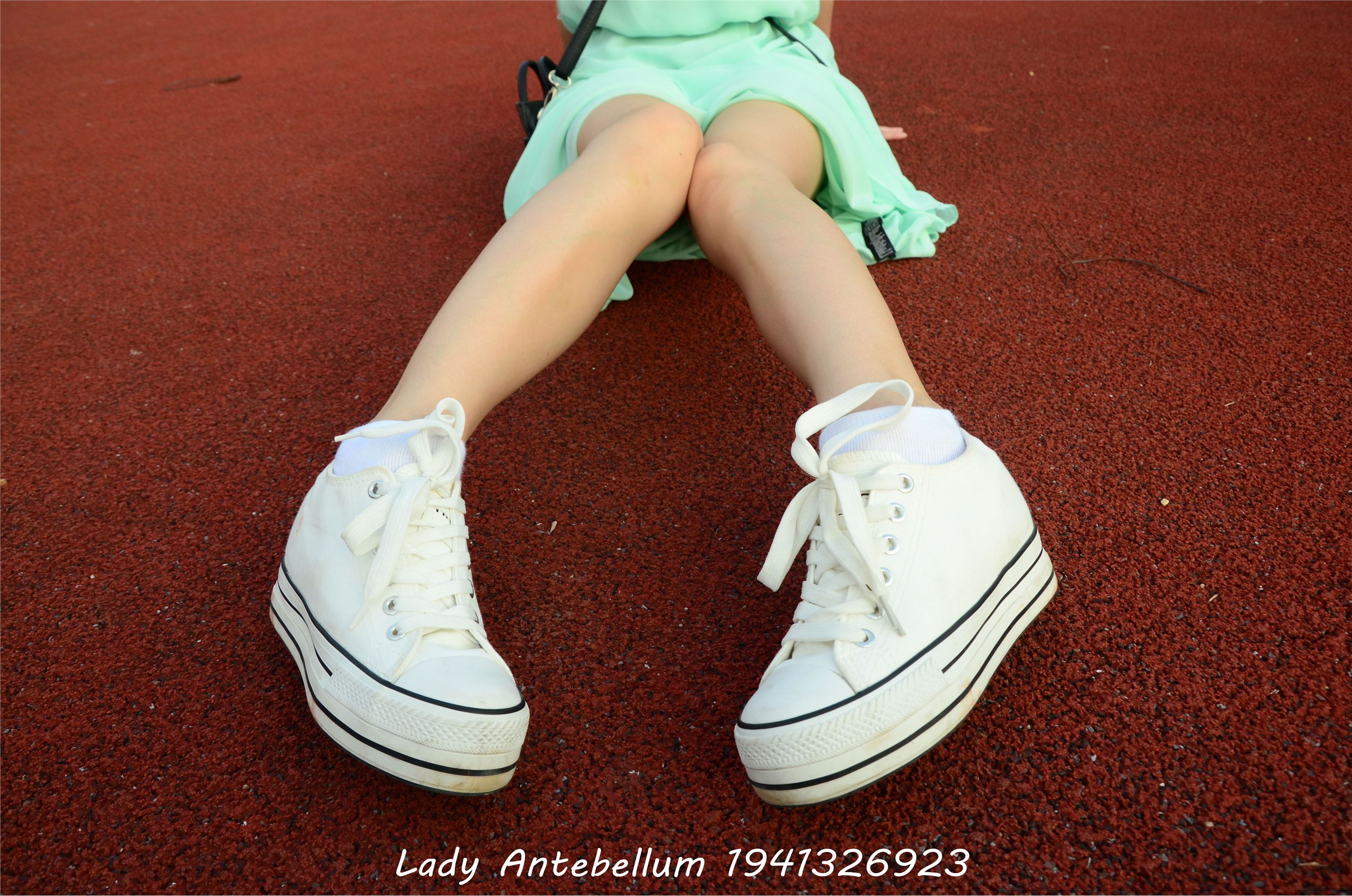 [战前女神] 恋足美腿棉袜女神级摄影套图 001