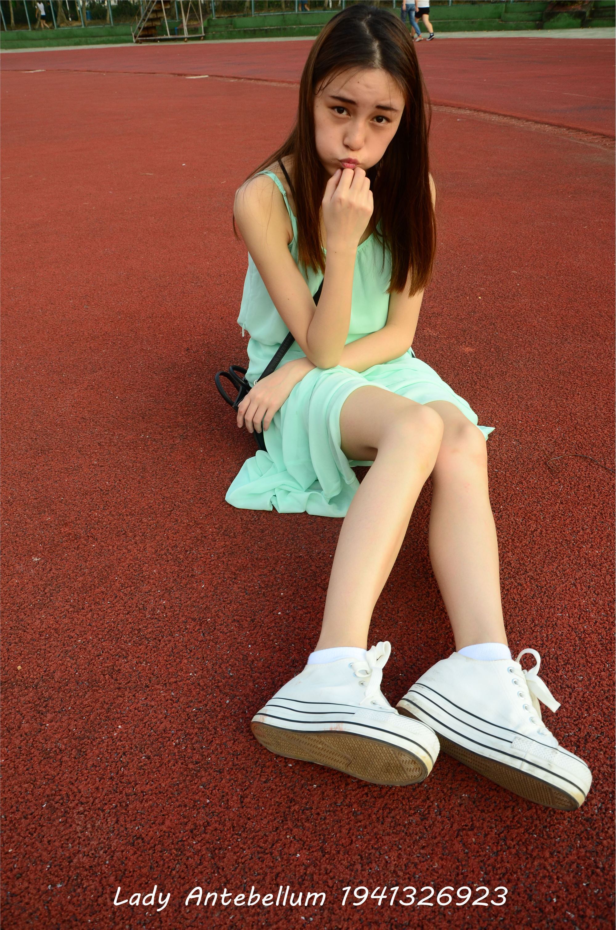 [战前女神] 恋足美腿棉袜女神级摄影套图 001