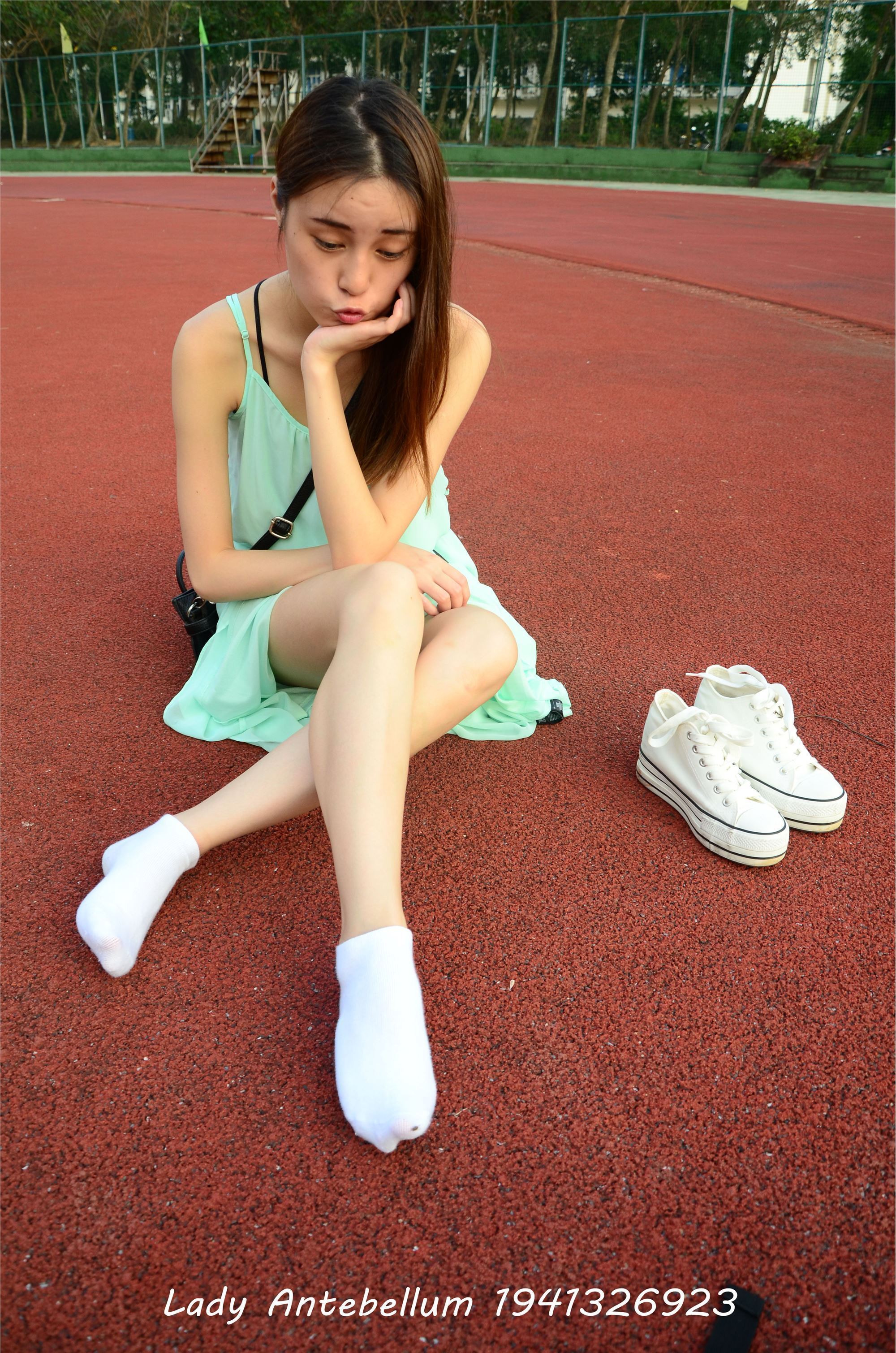 [战前女神] 恋足美腿棉袜女神级摄影套图 001