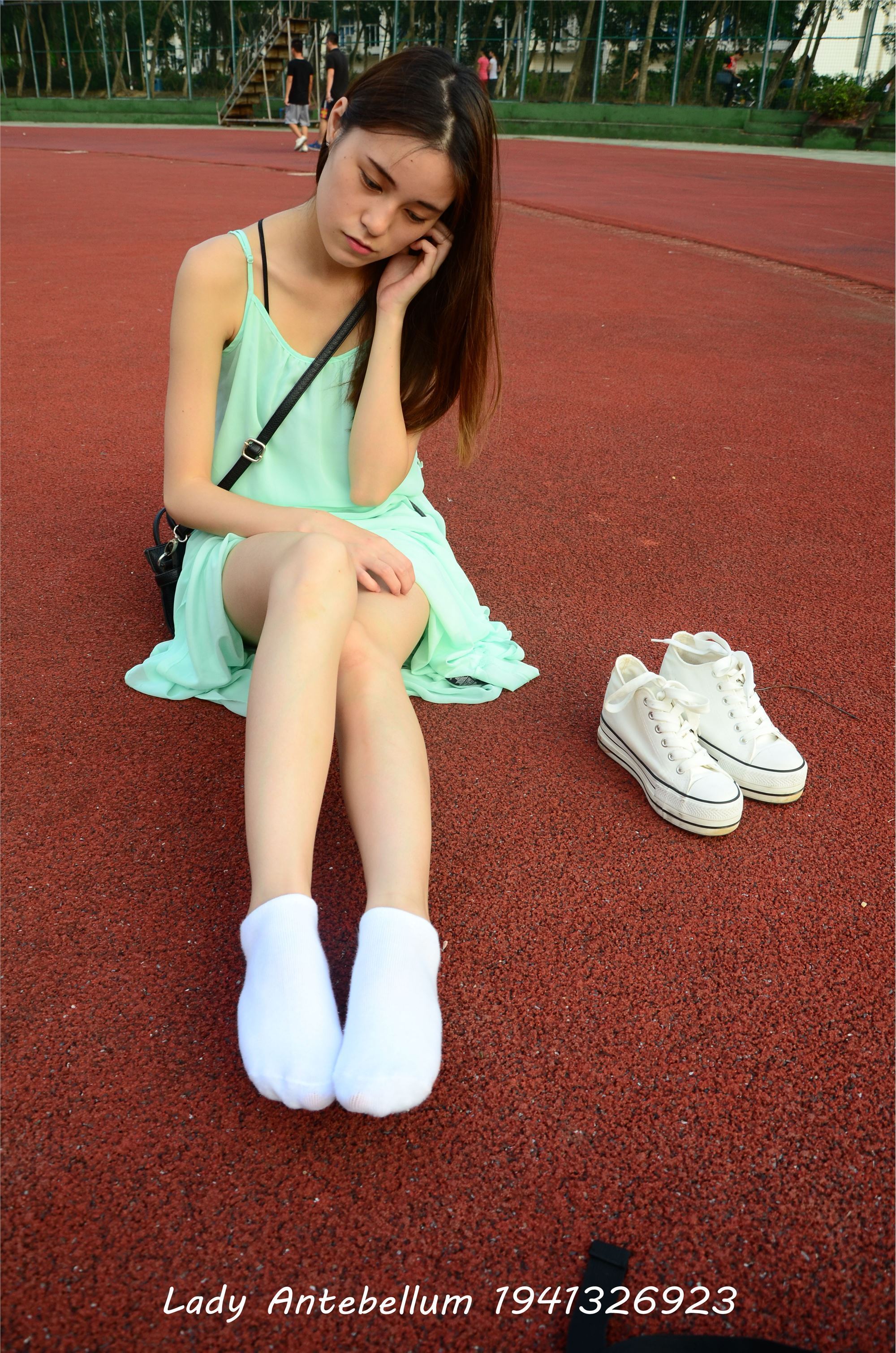 [战前女神] 恋足美腿棉袜女神级摄影套图 001