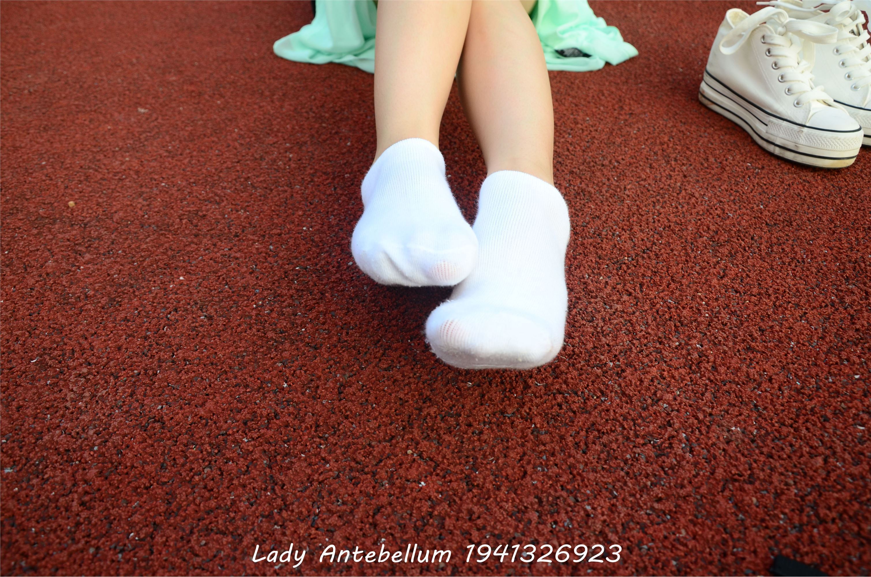 [战前女神] 恋足美腿棉袜女神级摄影套图 001