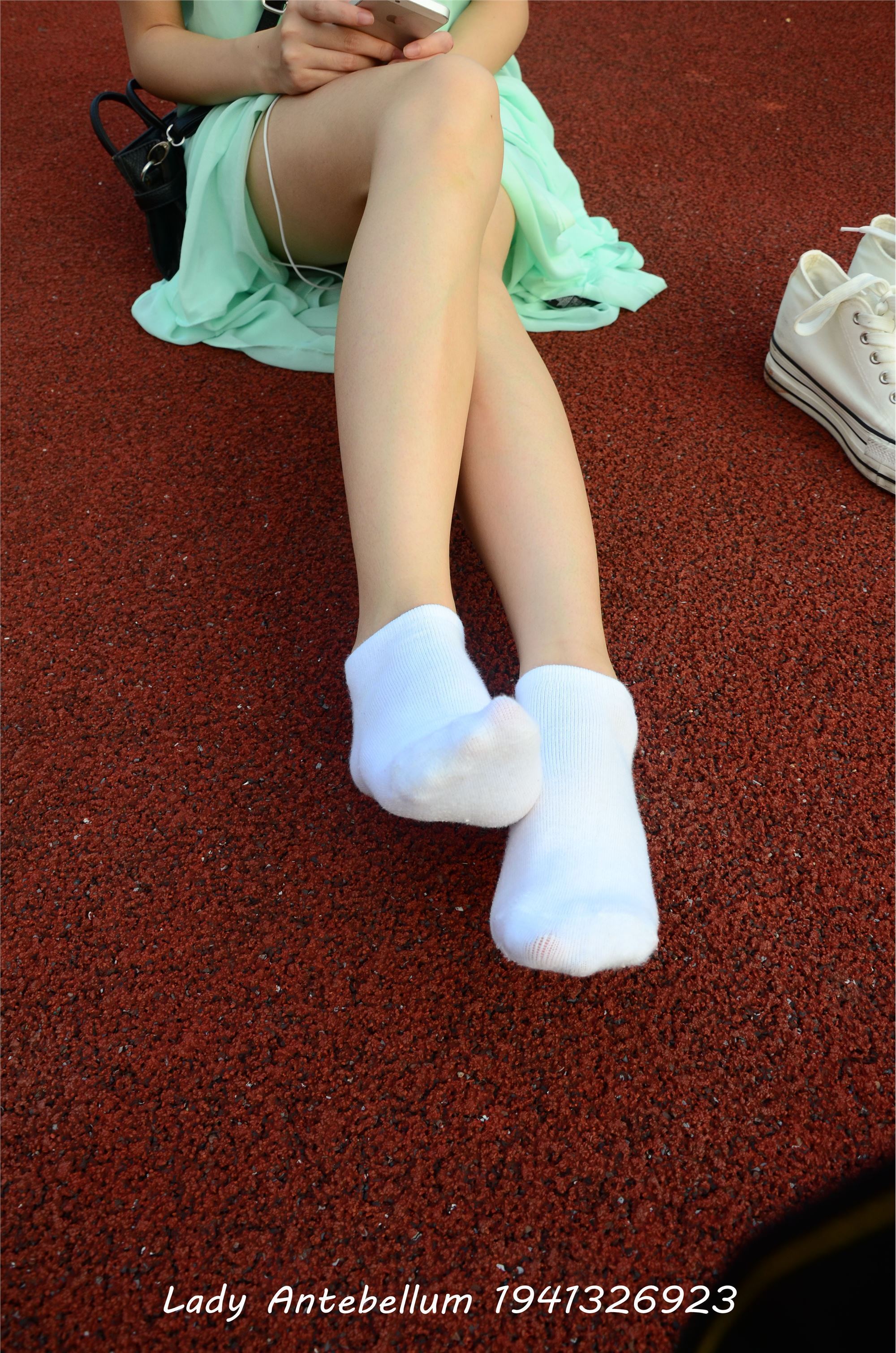 [战前女神] 恋足美腿棉袜女神级摄影套图 001