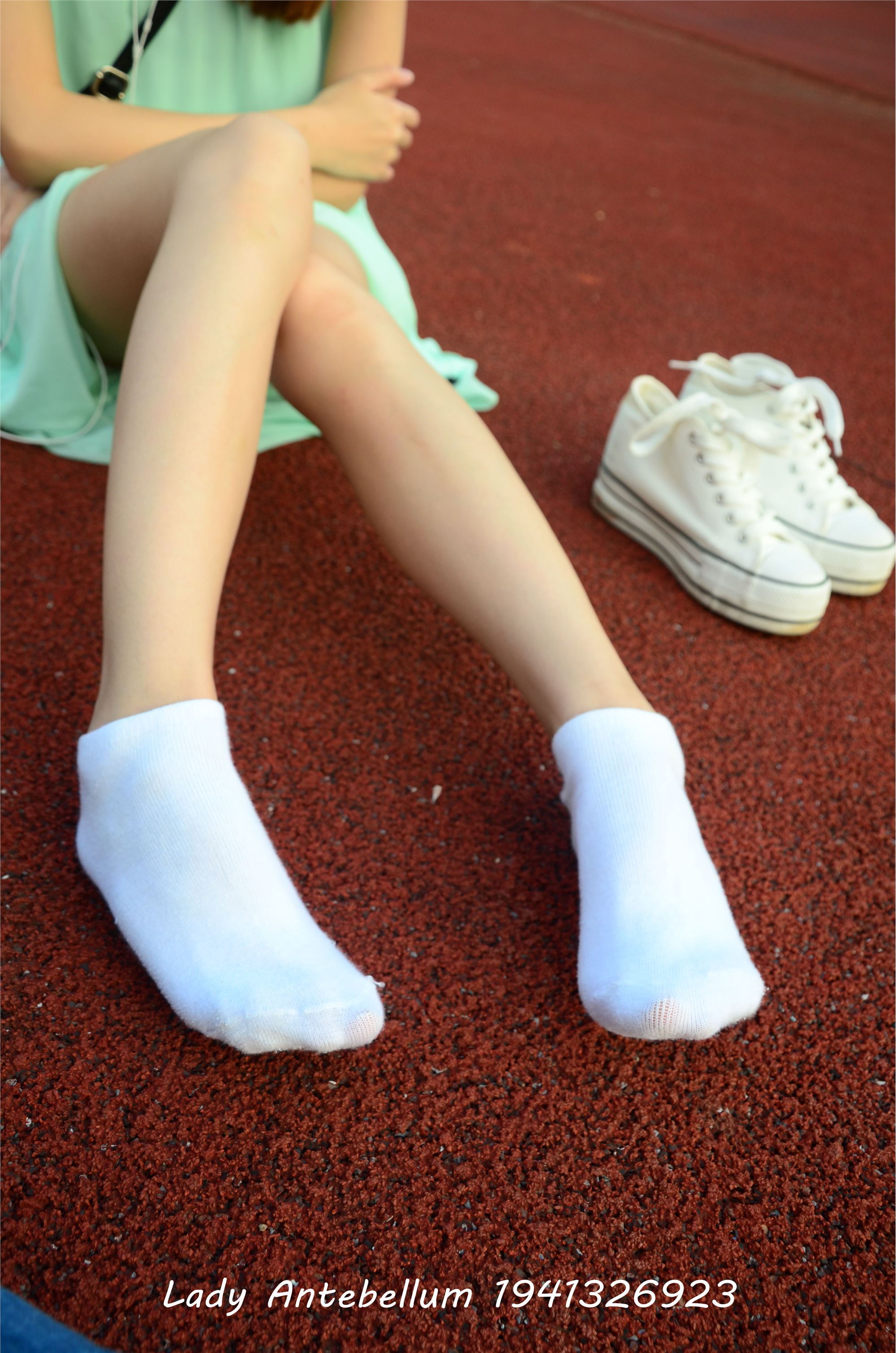 [战前女神] 恋足美腿棉袜女神级摄影套图 001