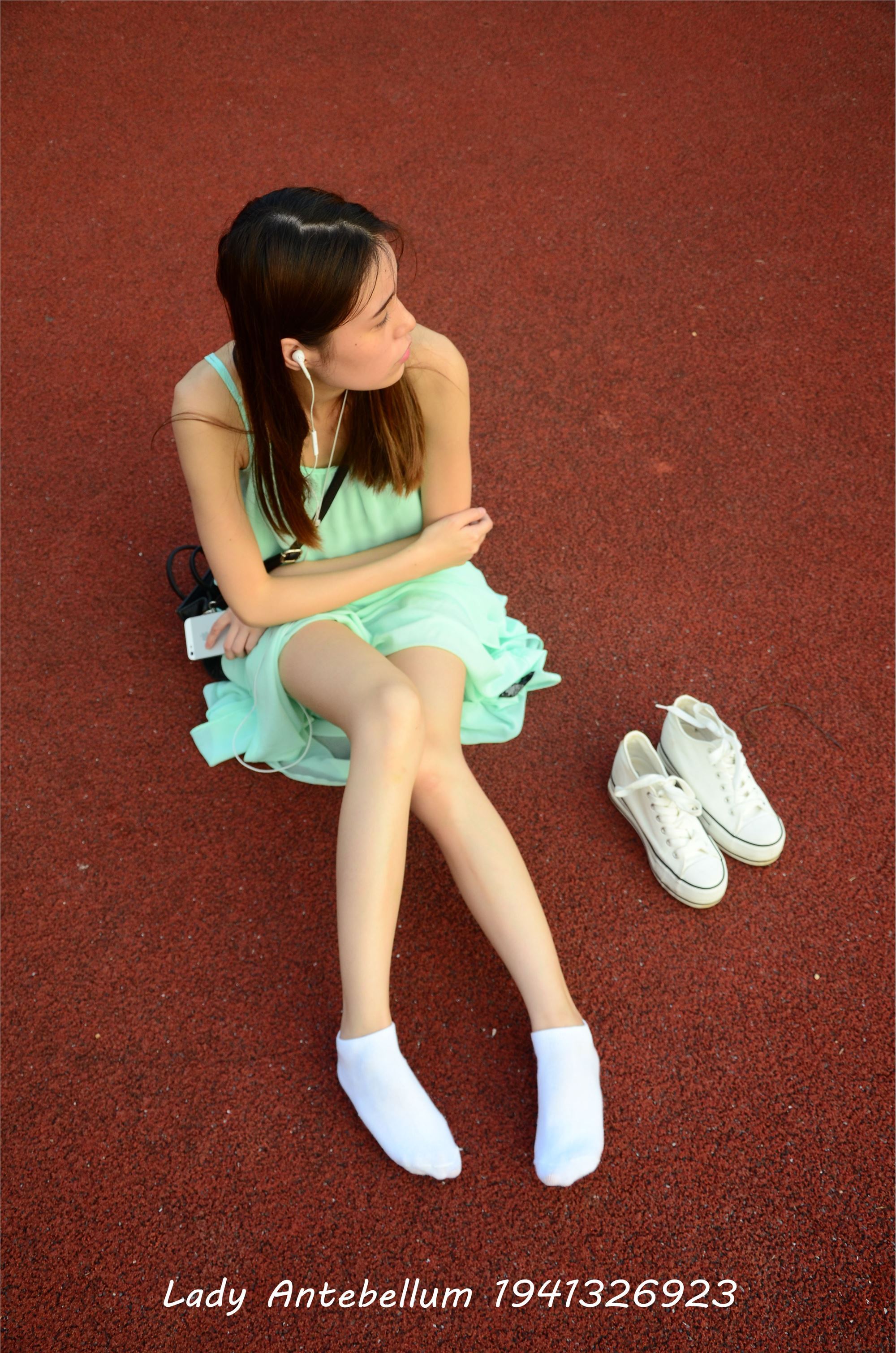 [战前女神] 恋足美腿棉袜女神级摄影套图 001