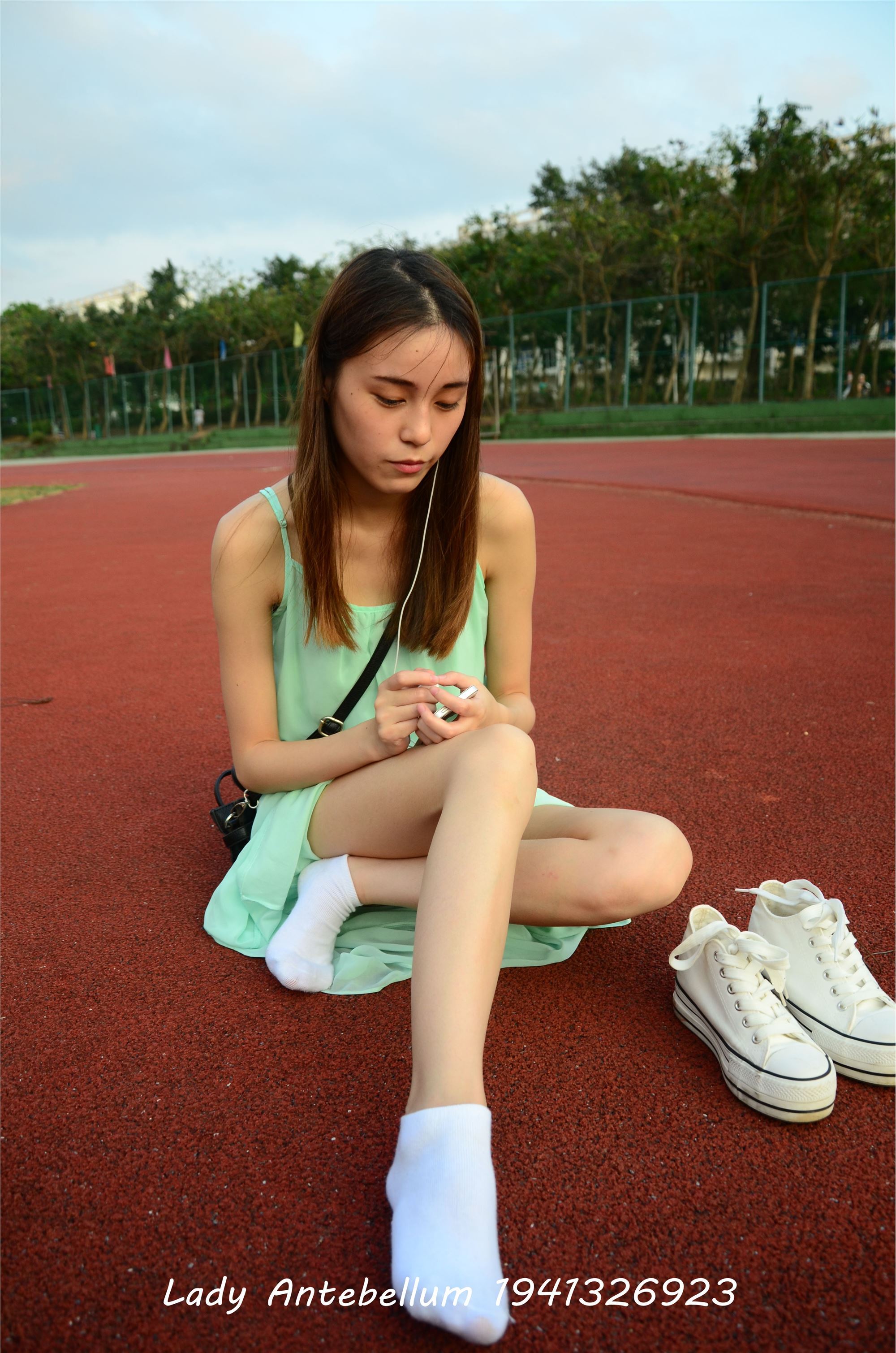 [战前女神] 恋足美腿棉袜女神级摄影套图 001