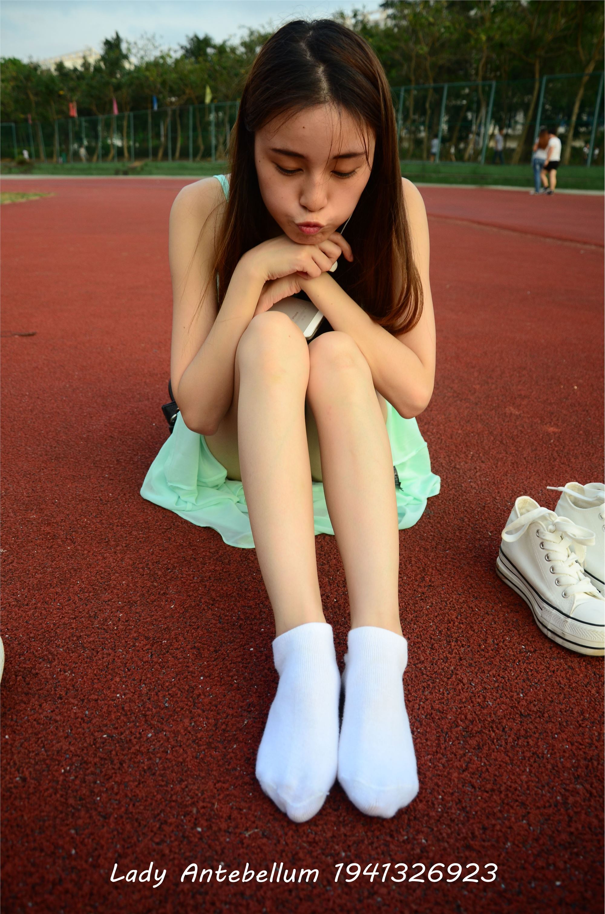 [战前女神] 恋足美腿棉袜女神级摄影套图 001