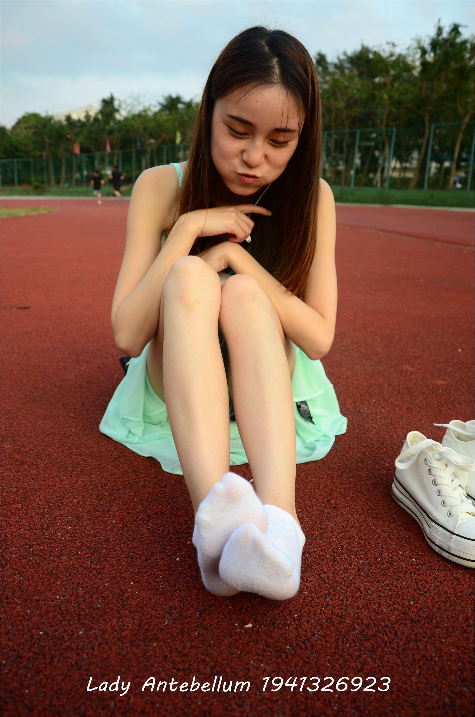 [战前女神] 恋足美腿棉袜女神级摄影套图 001