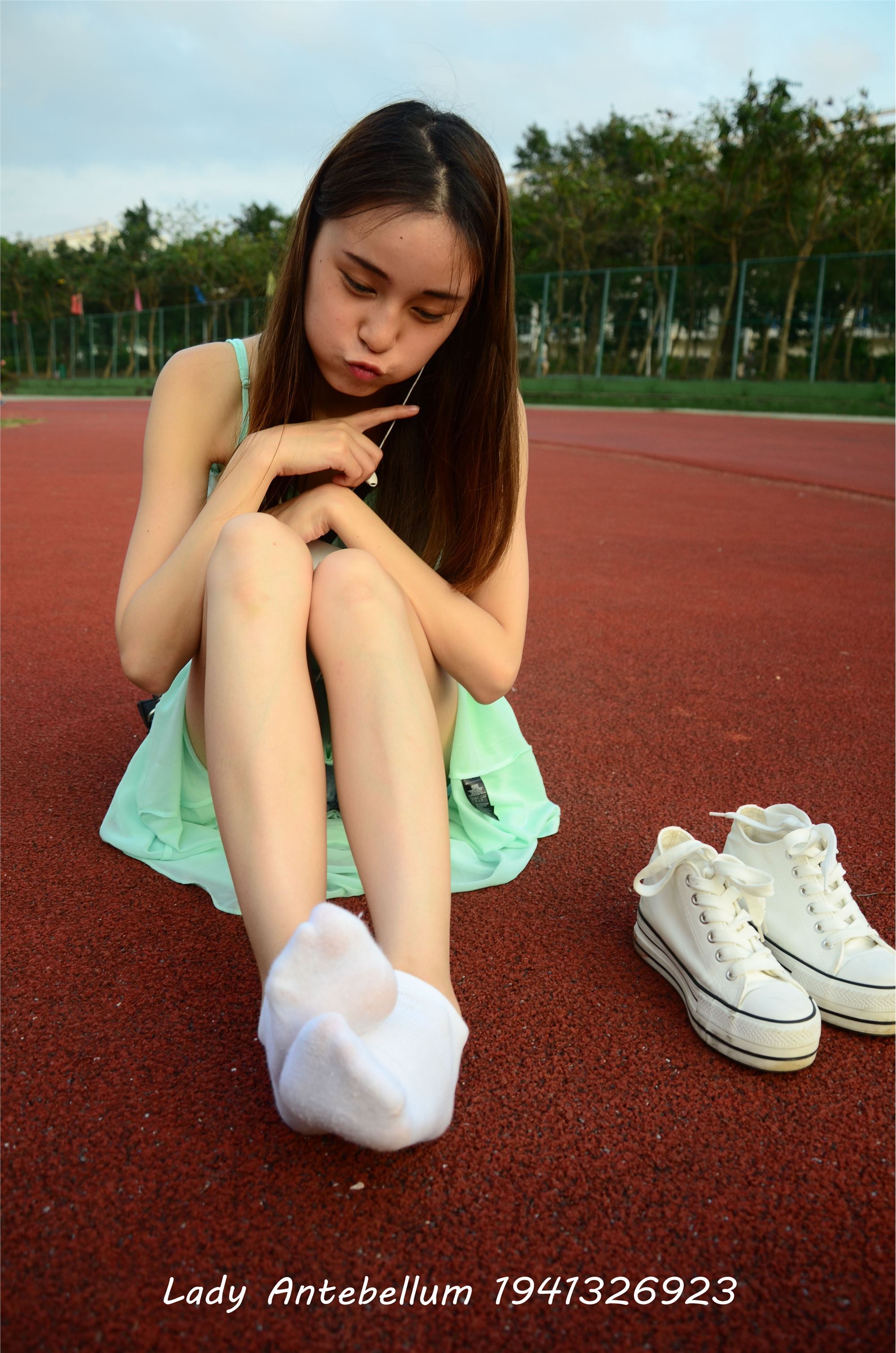 [战前女神] 恋足美腿棉袜女神级摄影套图 001