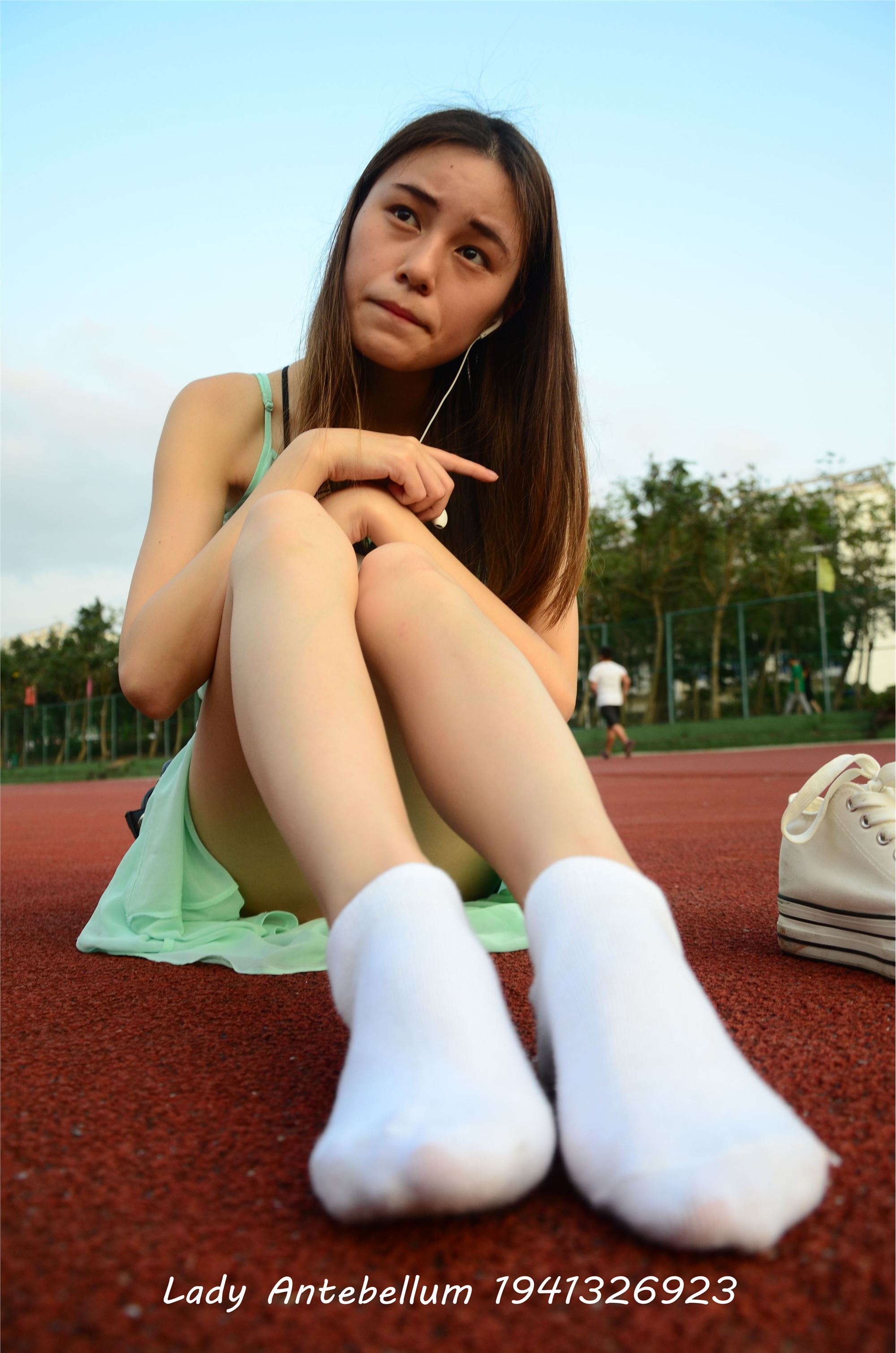 [战前女神] 恋足美腿棉袜女神级摄影套图 001