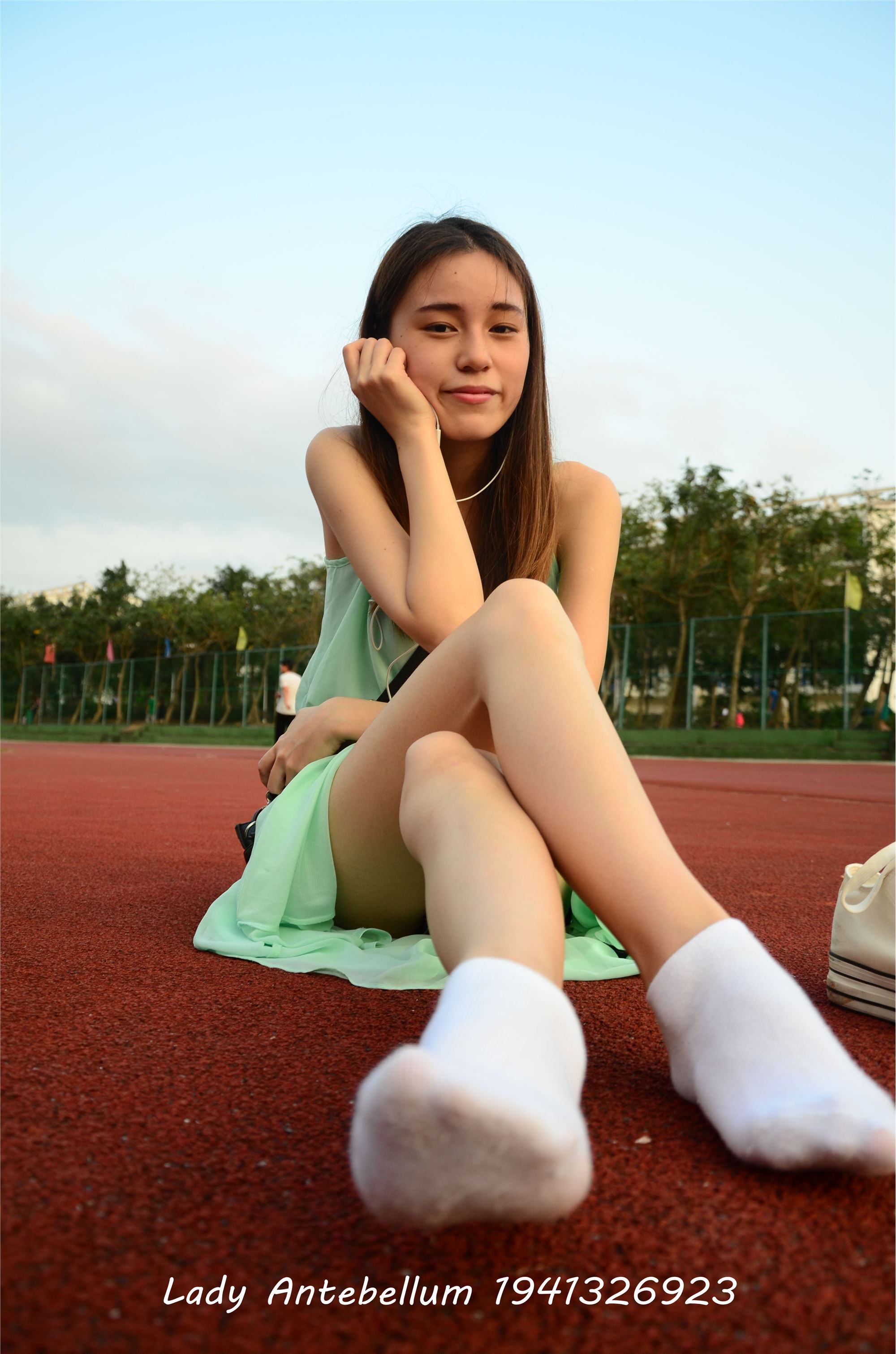 [战前女神] 恋足美腿棉袜女神级摄影套图 001