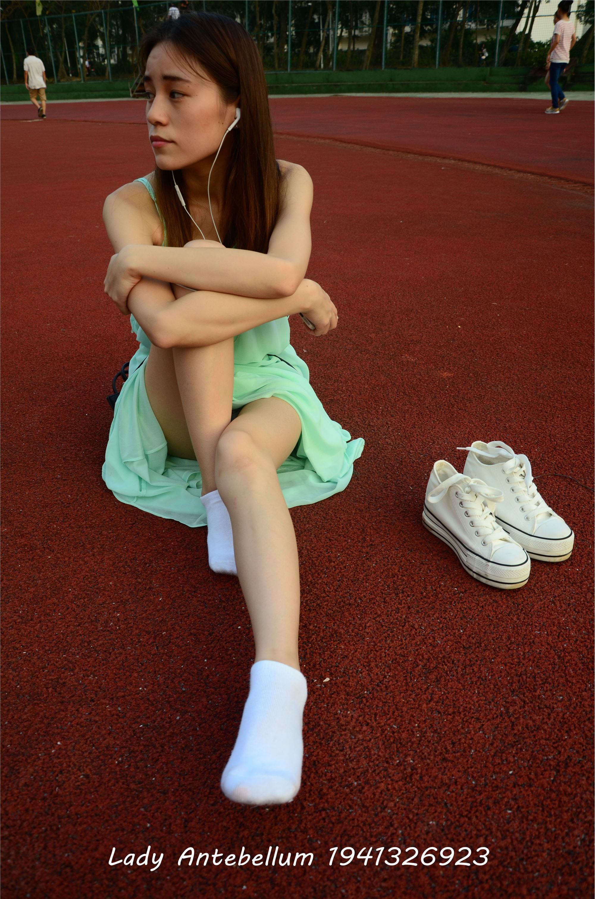 [战前女神] 恋足美腿棉袜女神级摄影套图 001