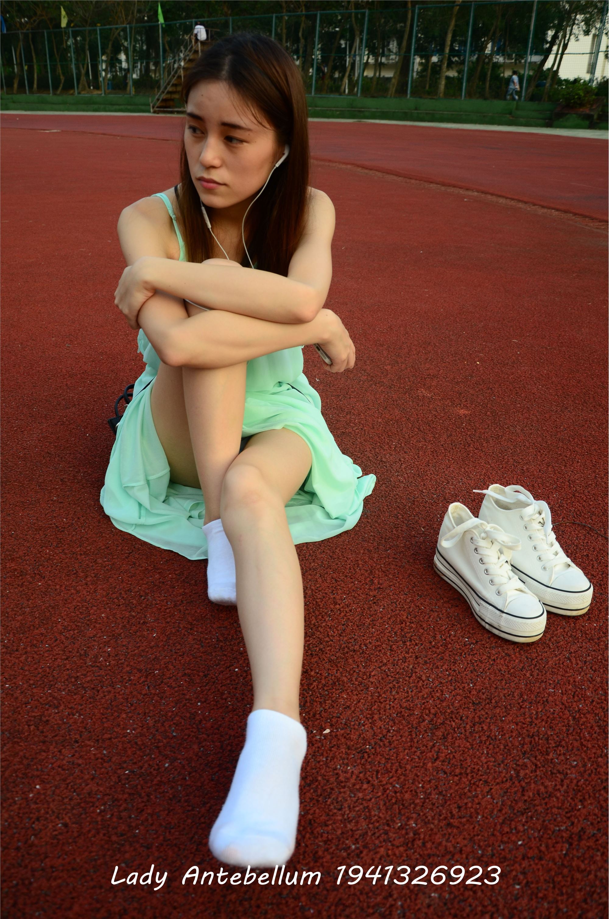 [战前女神] 恋足美腿棉袜女神级摄影套图 001