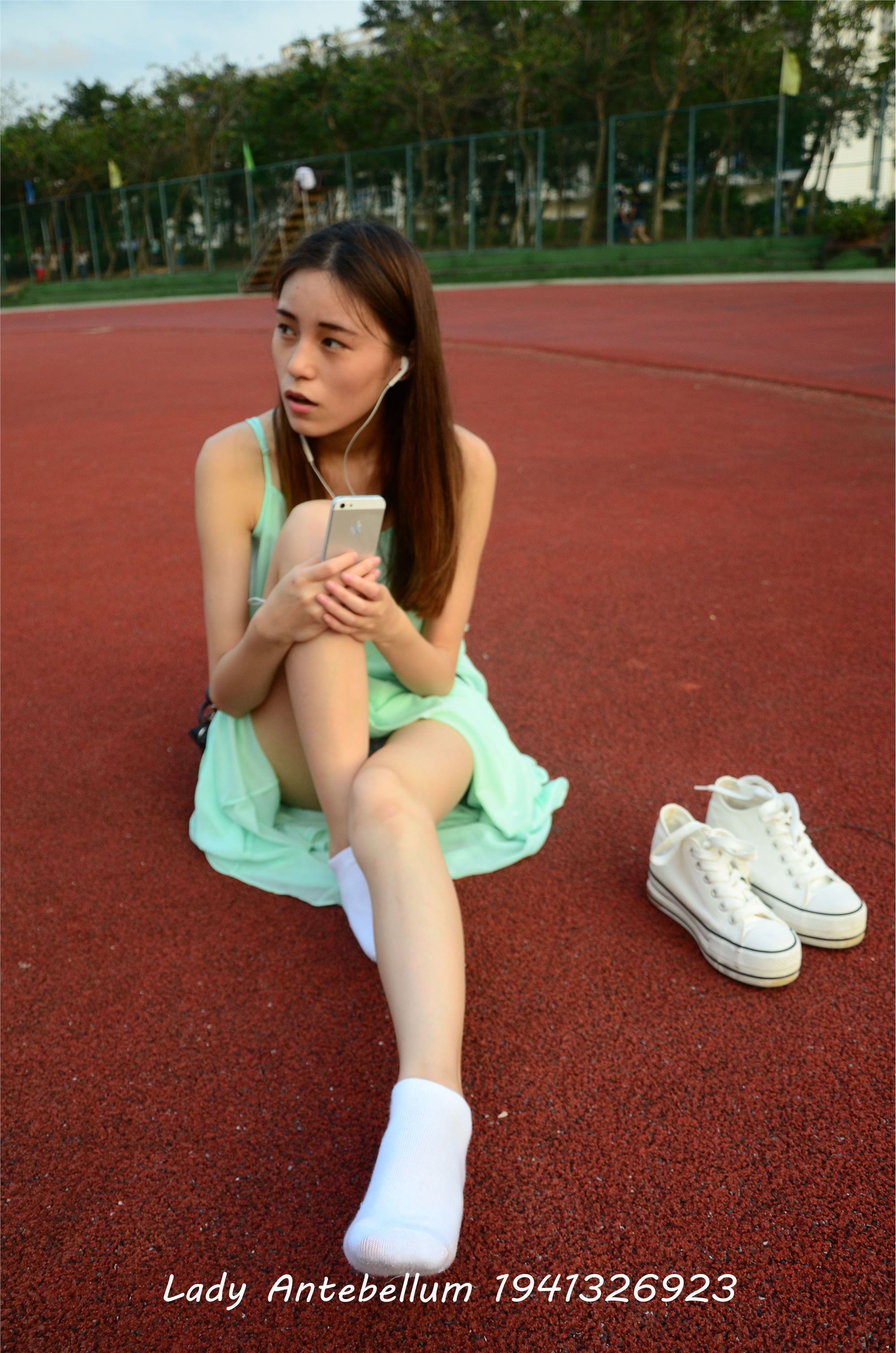 [战前女神] 恋足美腿棉袜女神级摄影套图 001