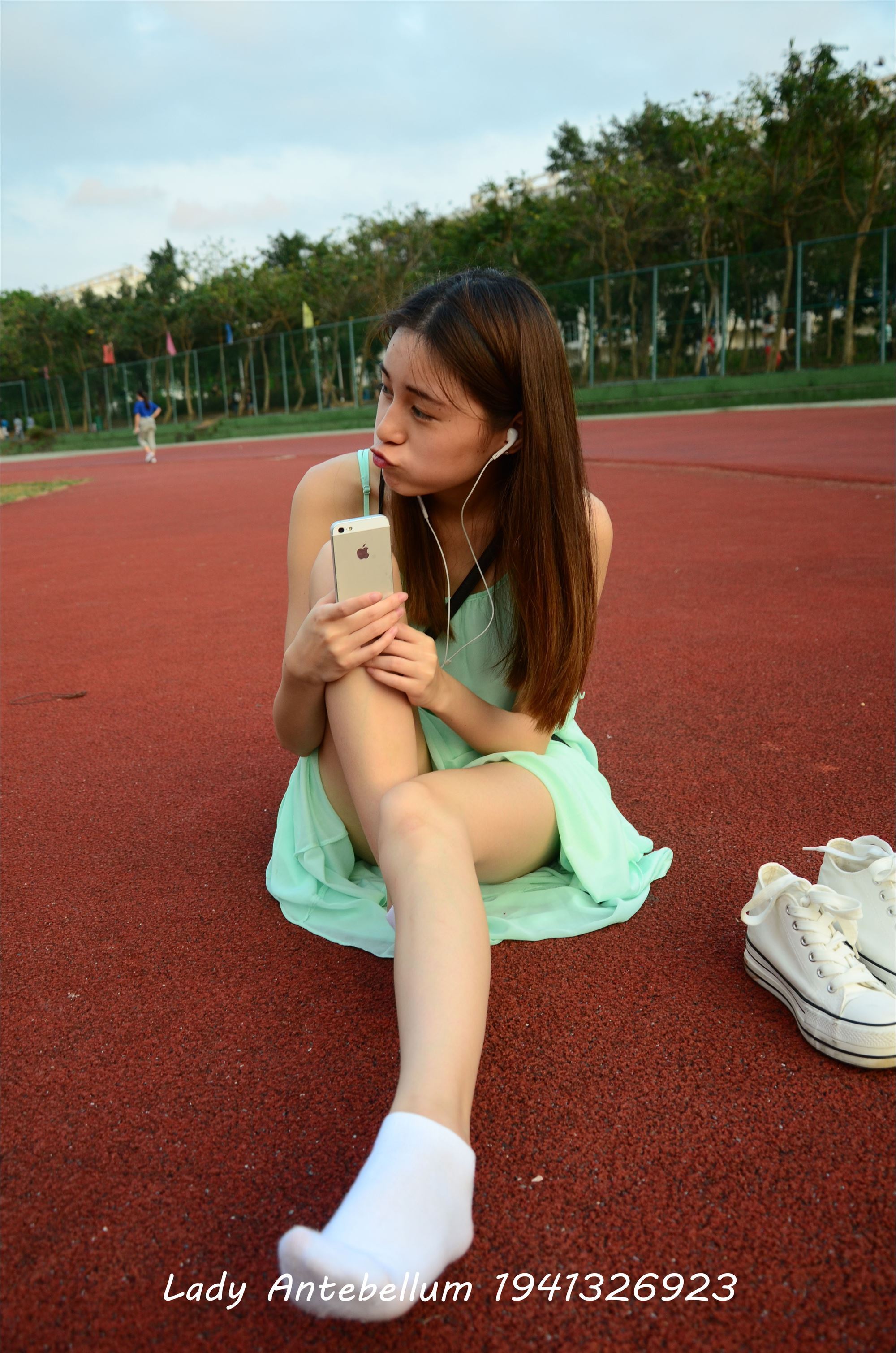 [战前女神] 恋足美腿棉袜女神级摄影套图 001