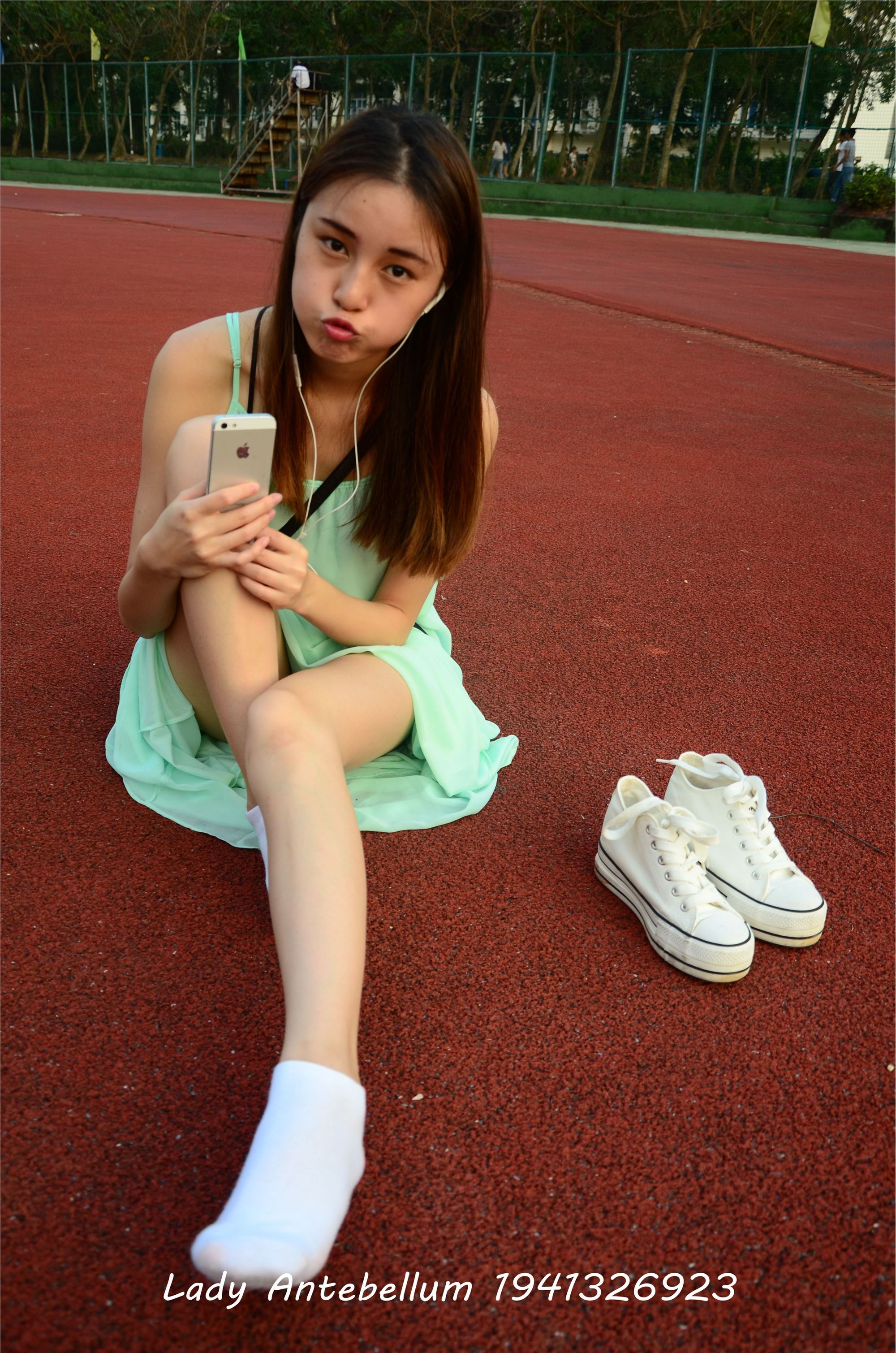 [战前女神] 恋足美腿棉袜女神级摄影套图 001