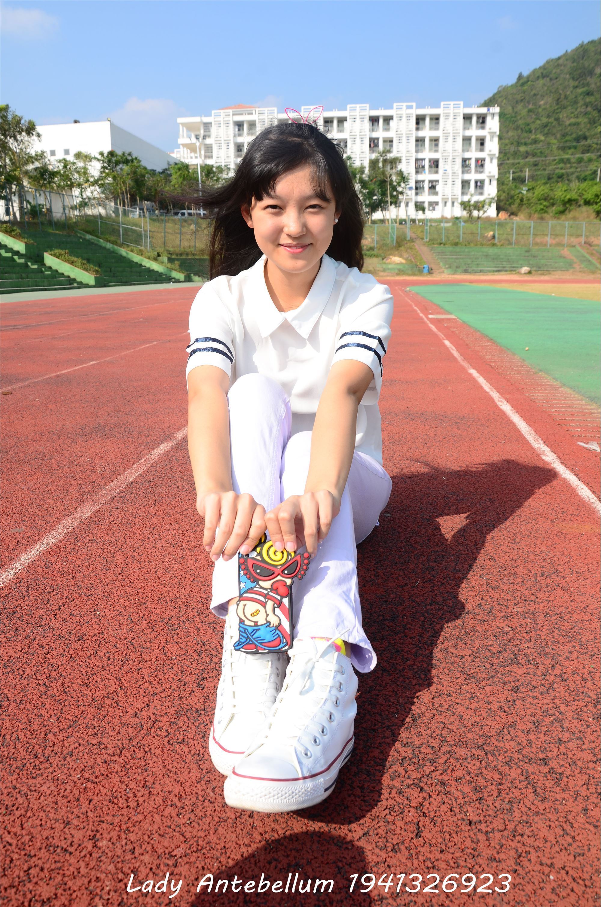 [战前女神] 恋足美腿棉袜女神级摄影套图 002