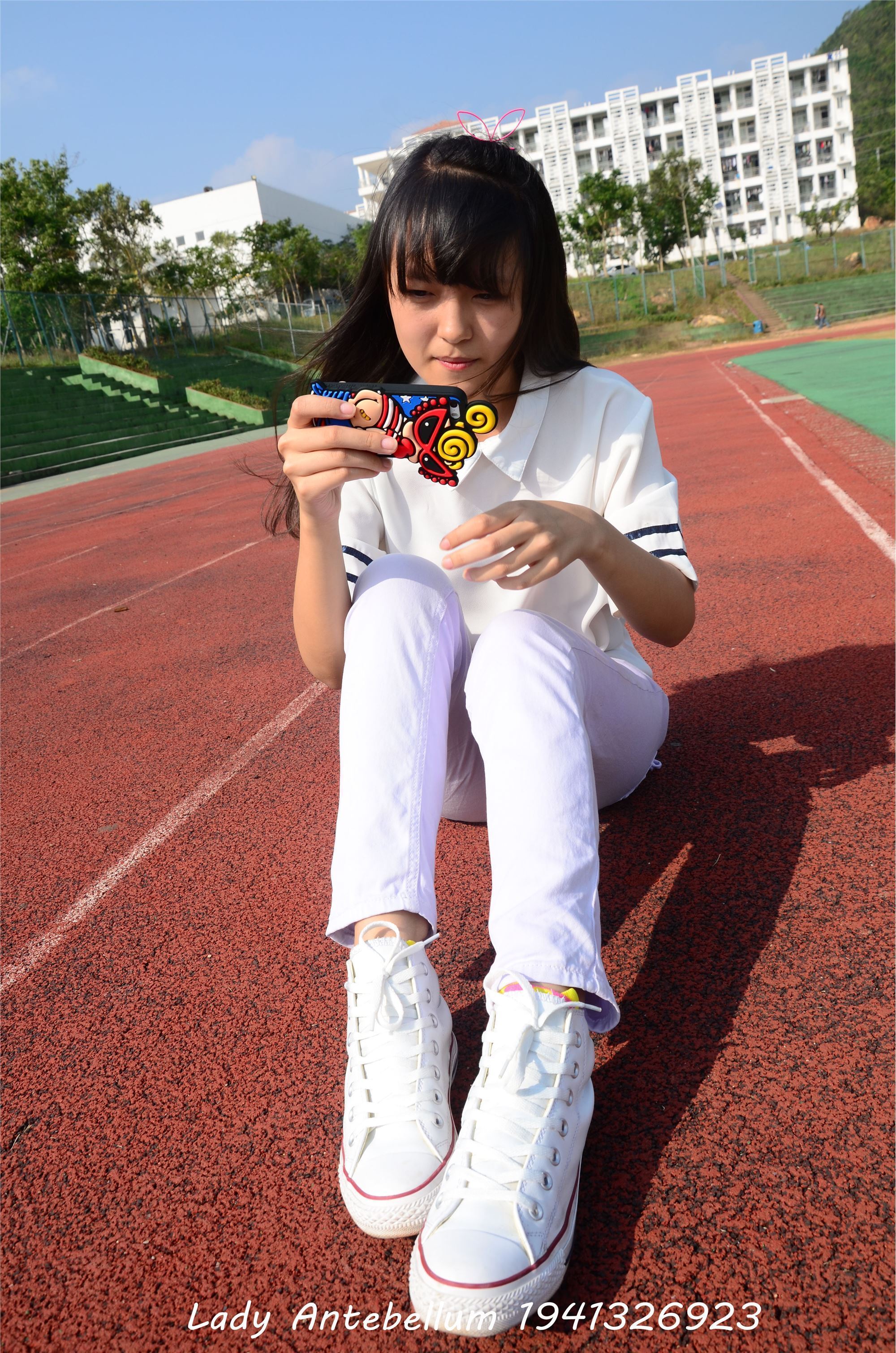 [战前女神] 恋足美腿棉袜女神级摄影套图 002