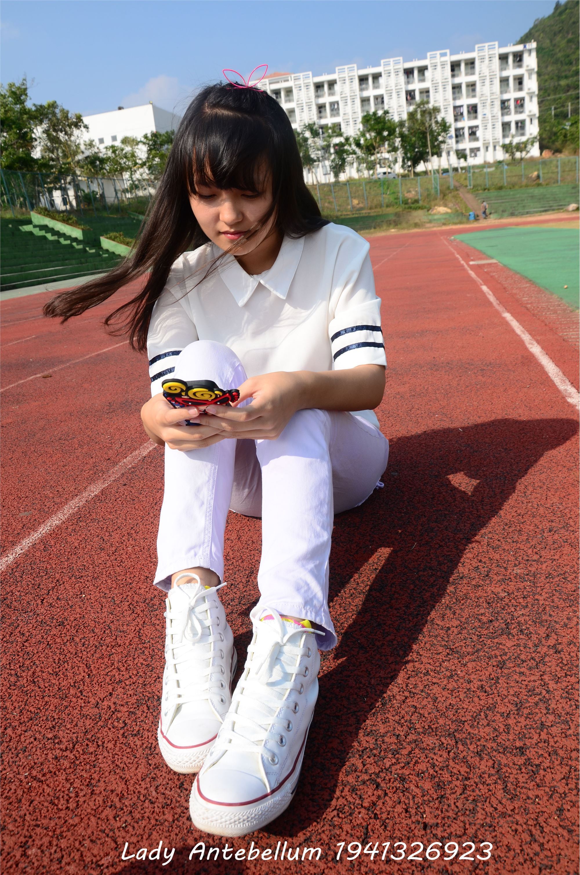 [战前女神] 恋足美腿棉袜女神级摄影套图 002