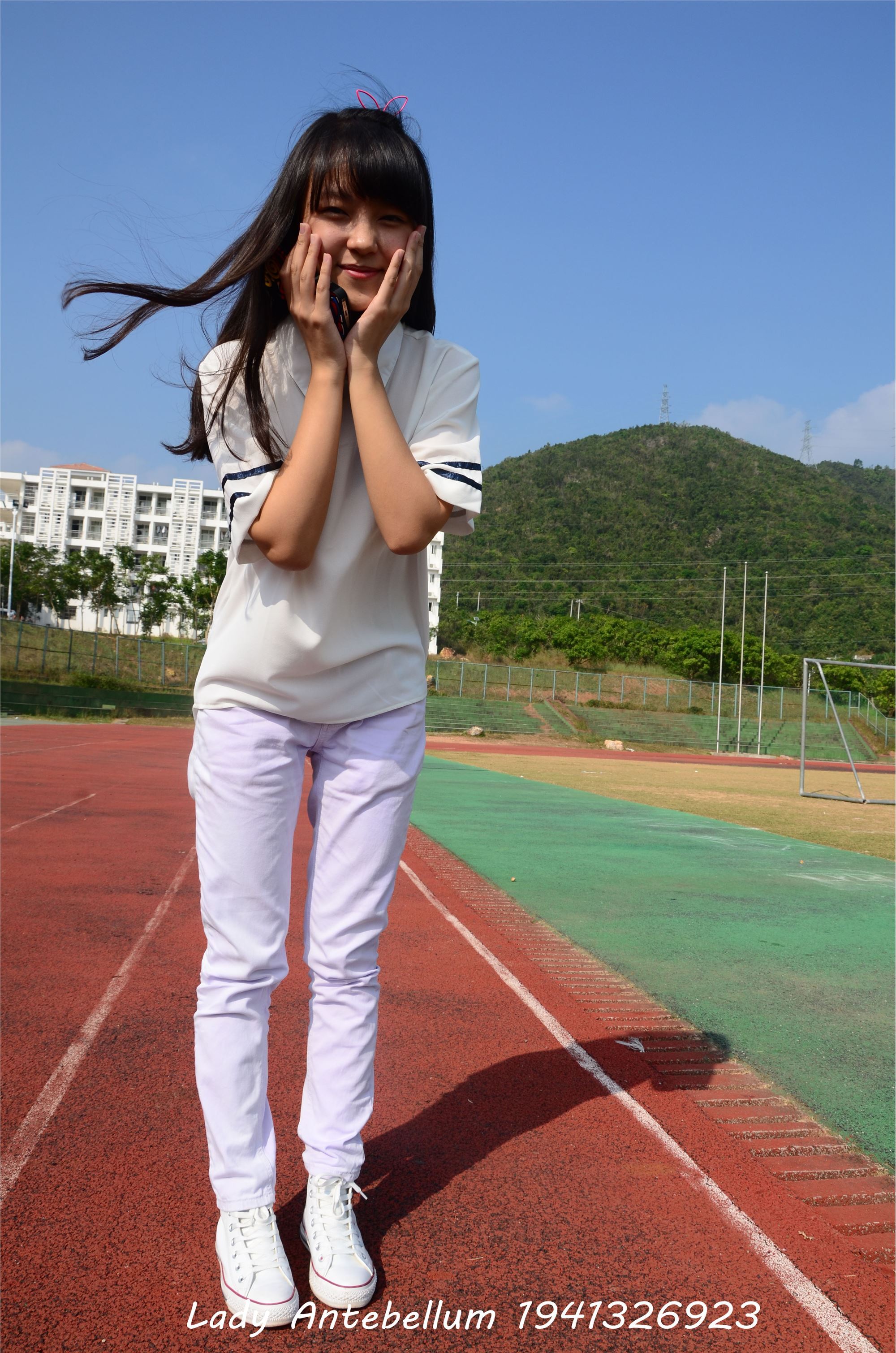 [战前女神] 恋足美腿棉袜女神级摄影套图 002