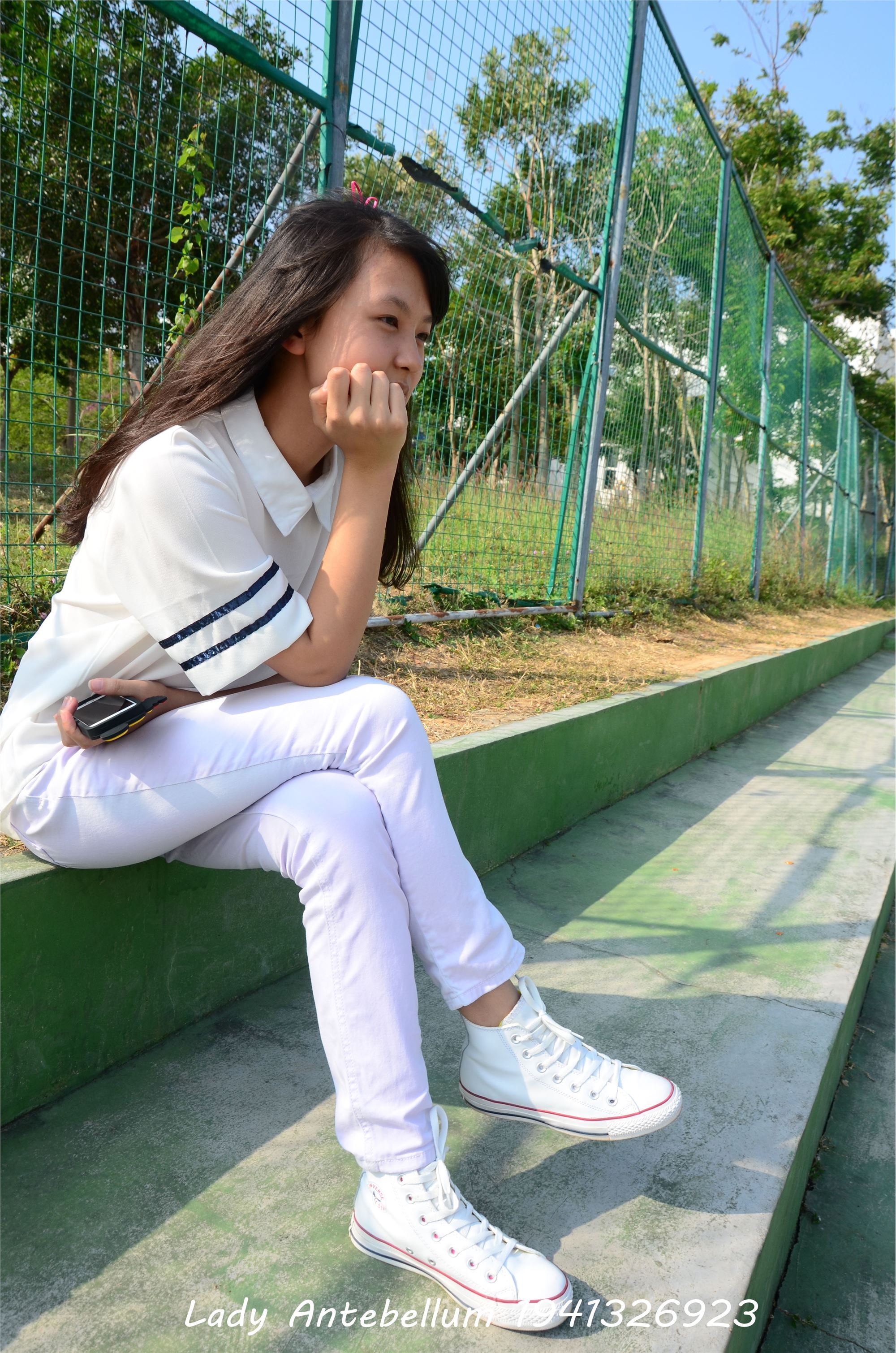 [战前女神] 恋足美腿棉袜女神级摄影套图 002