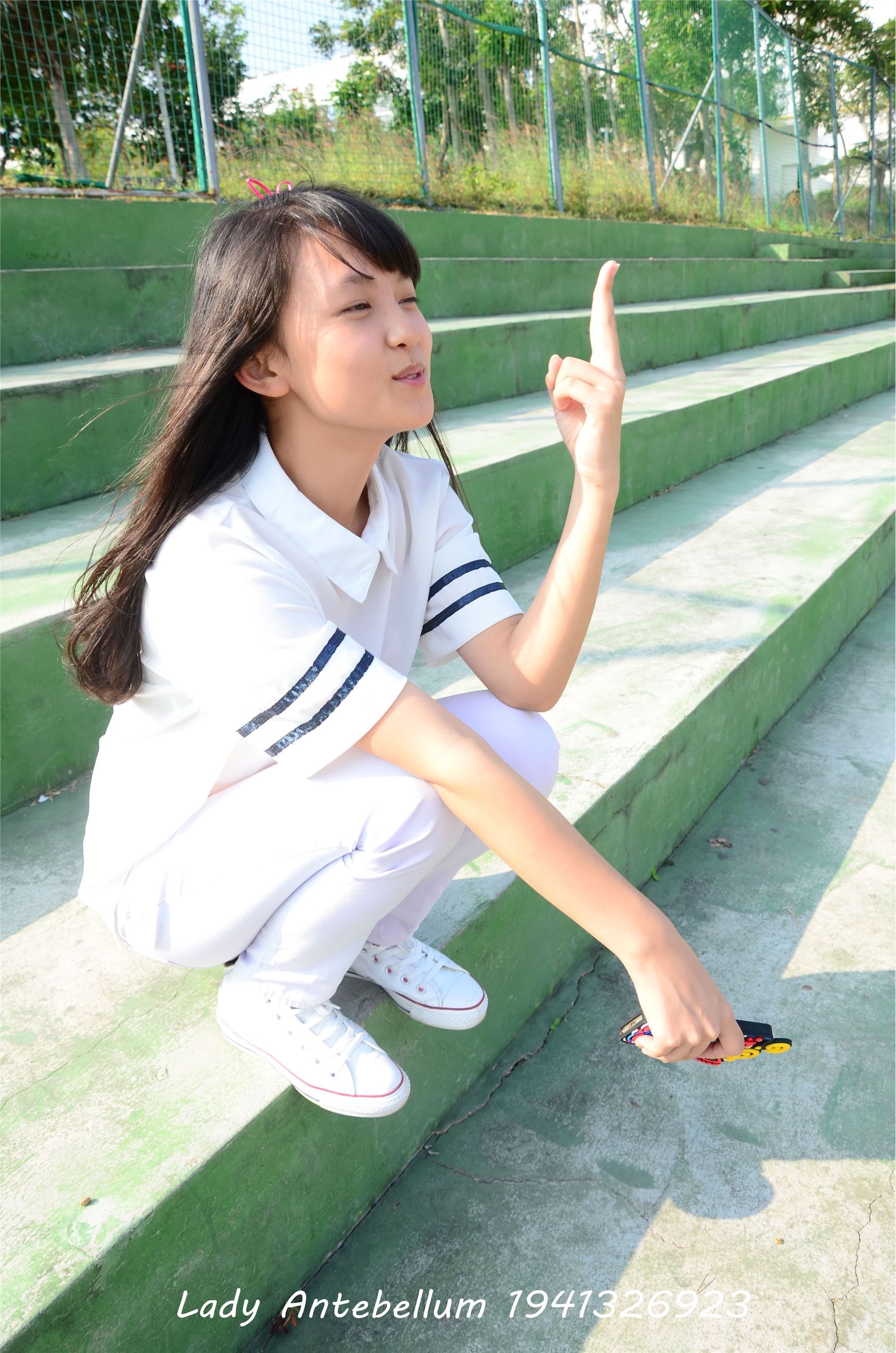 [战前女神] 恋足美腿棉袜女神级摄影套图 002