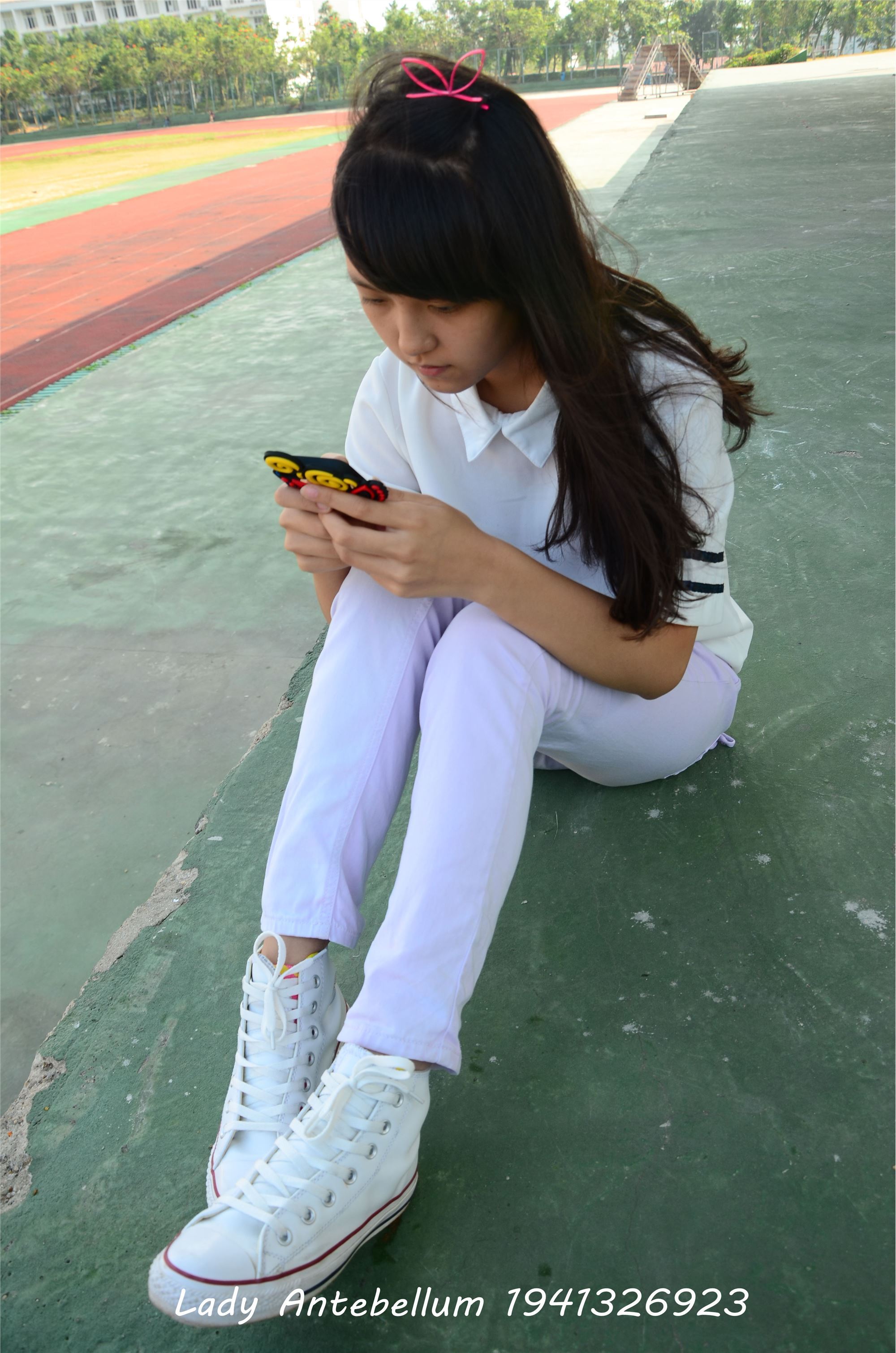 [战前女神] 恋足美腿棉袜女神级摄影套图 002